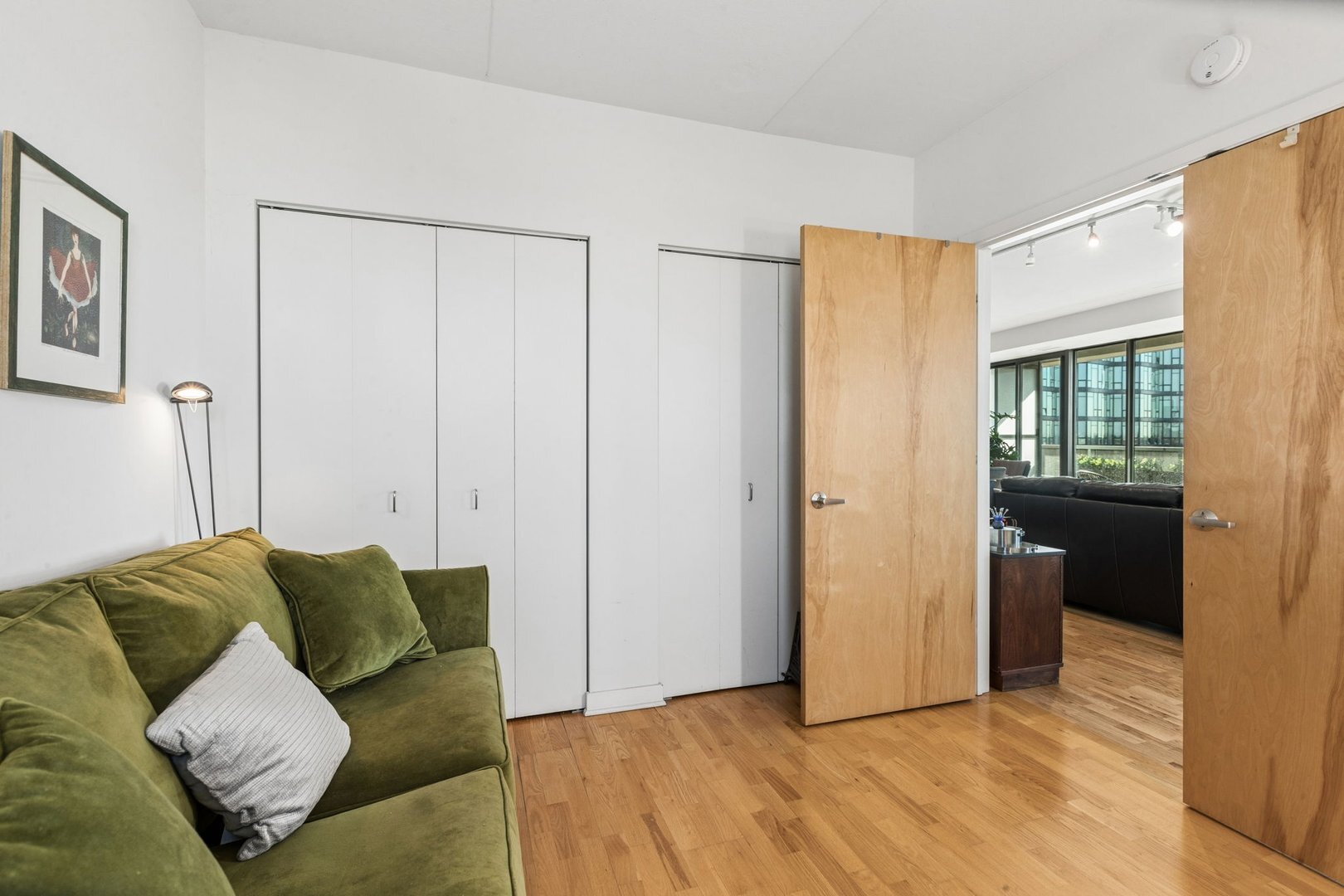 900 CHICAGO Avenue Unit: 609