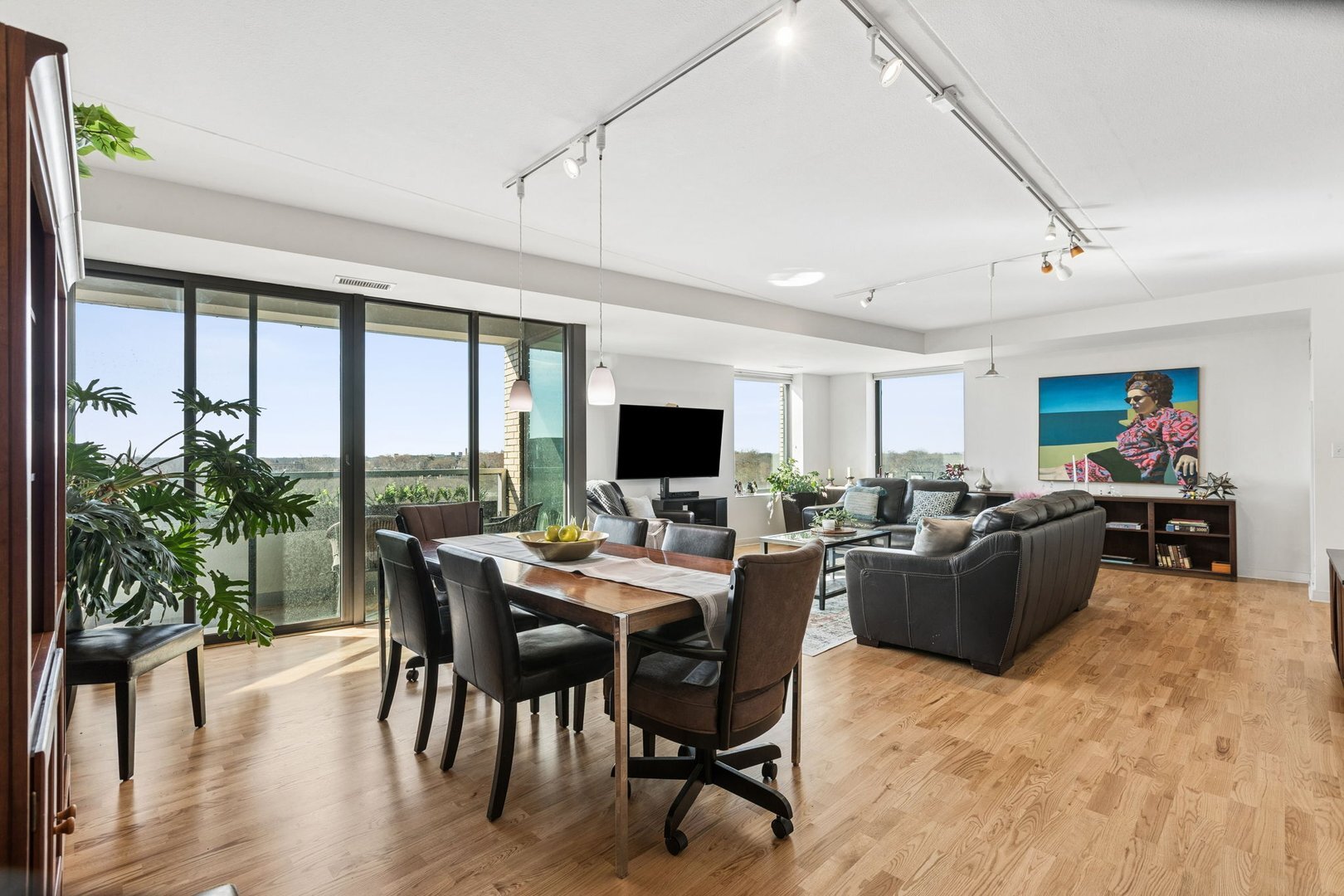 900 CHICAGO Avenue Unit: 609