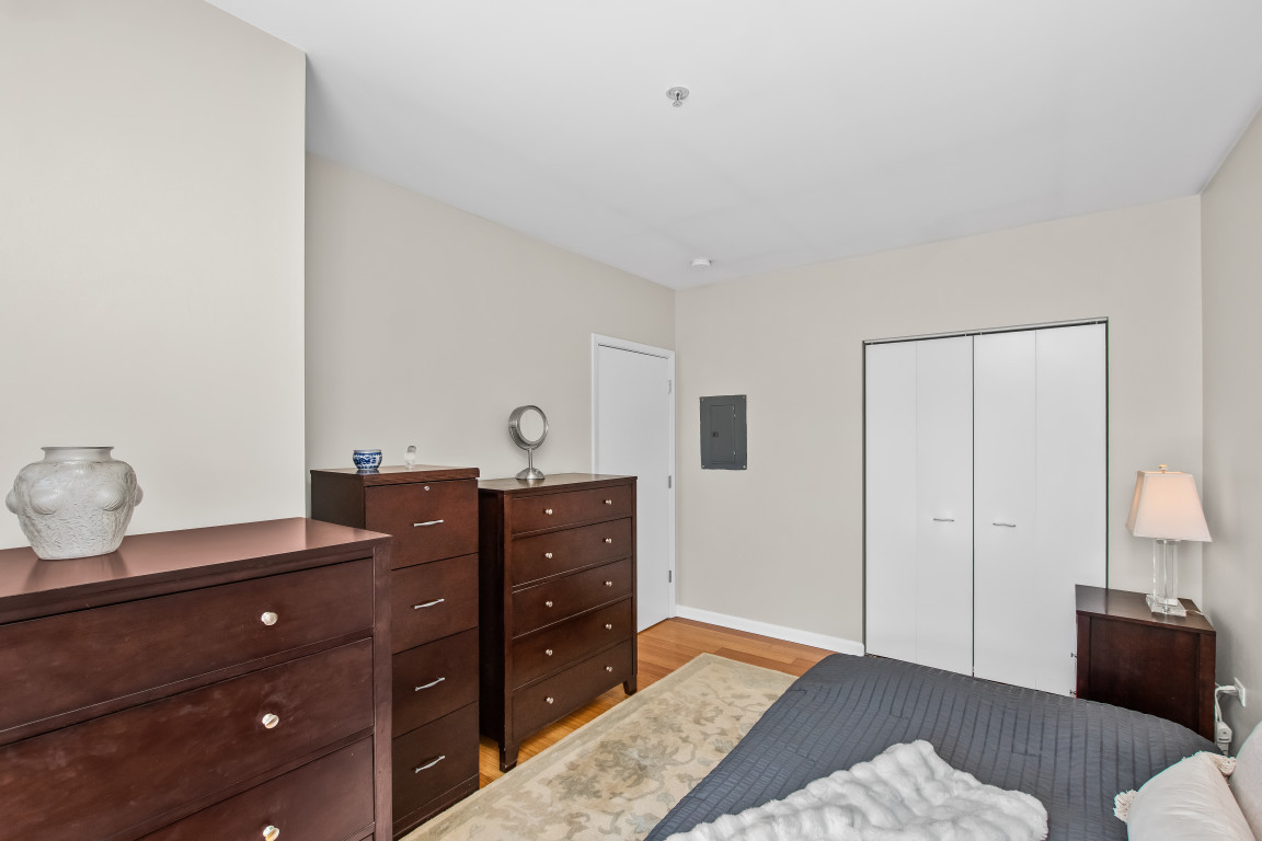 1210 Chicago Avenue Unit: 305B