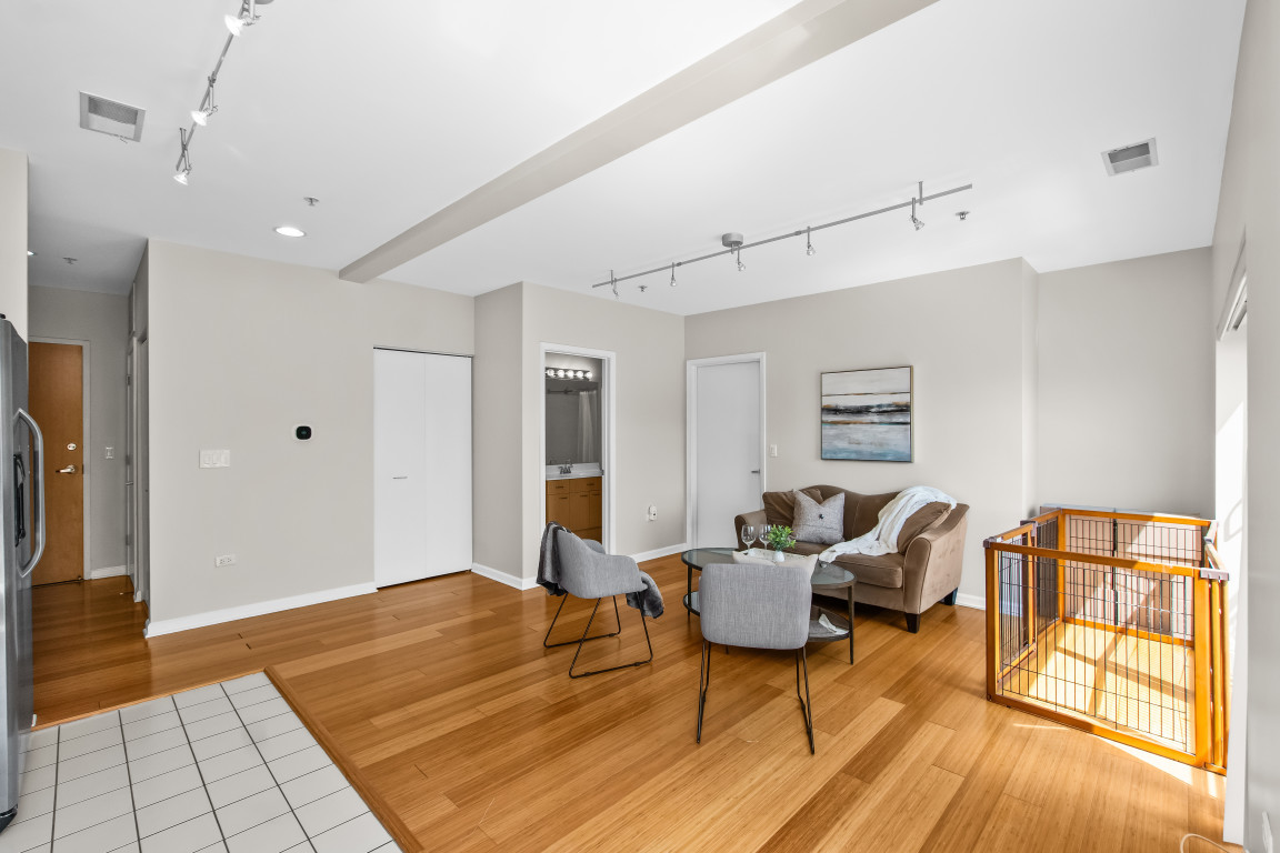 1210 Chicago Avenue Unit: 305B