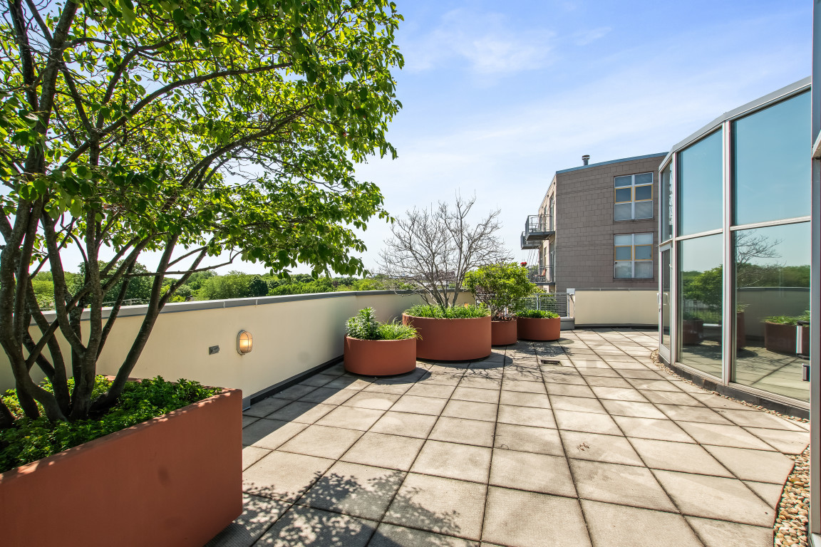 1210 Chicago Avenue Unit: 305B