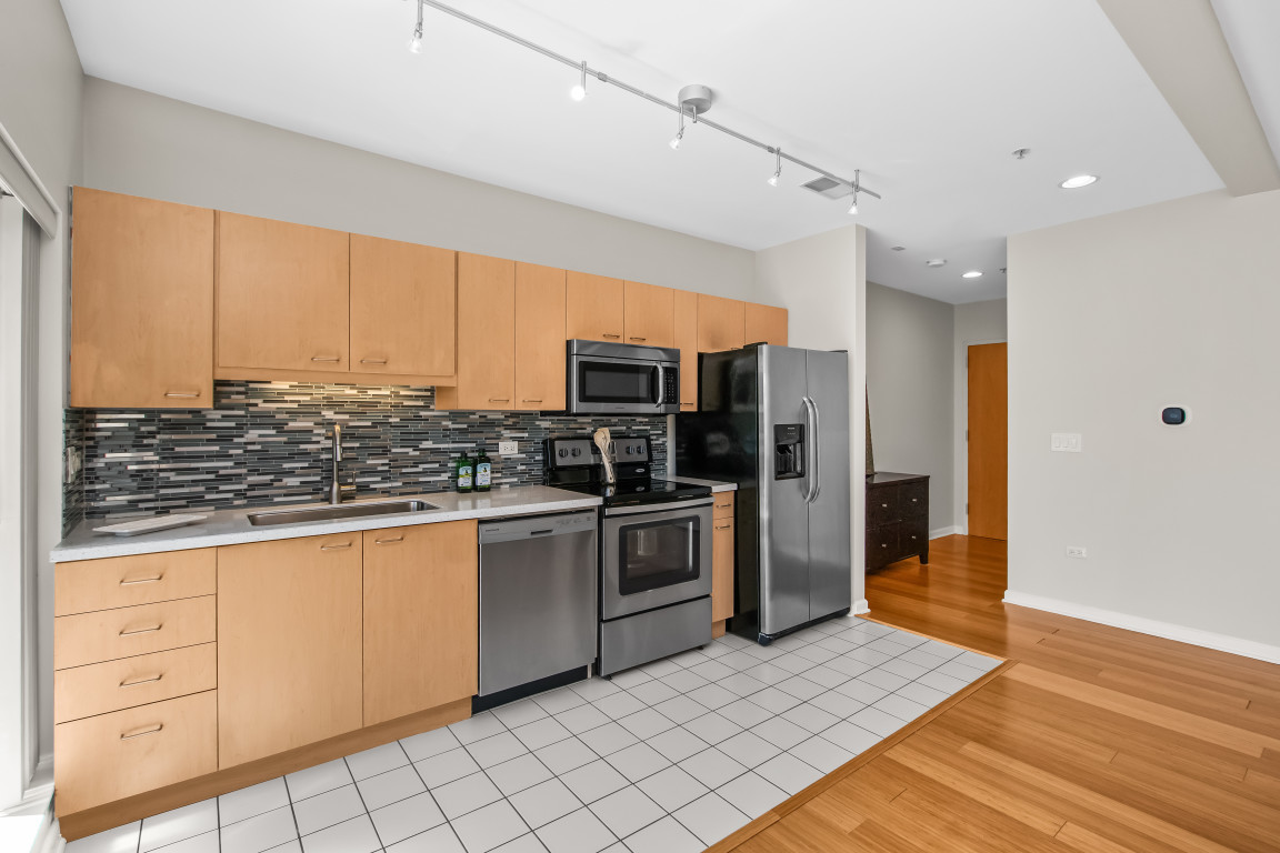 1210 Chicago Avenue Unit: 305B