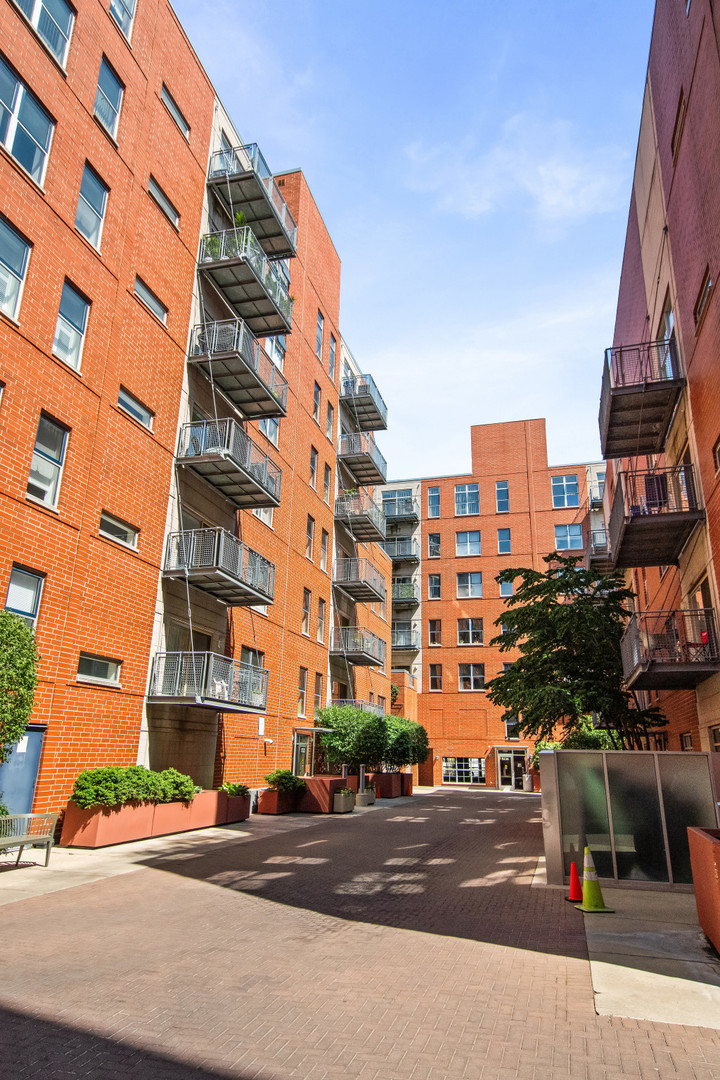 1210 Chicago Avenue Unit: 305B