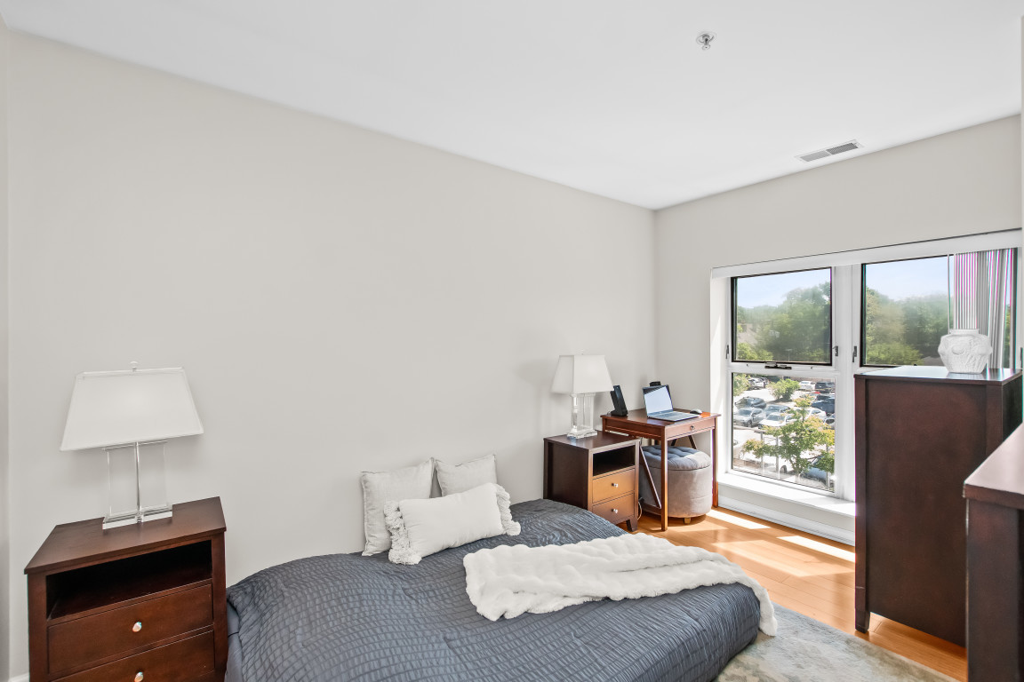 1210 Chicago Avenue Unit: 305B
