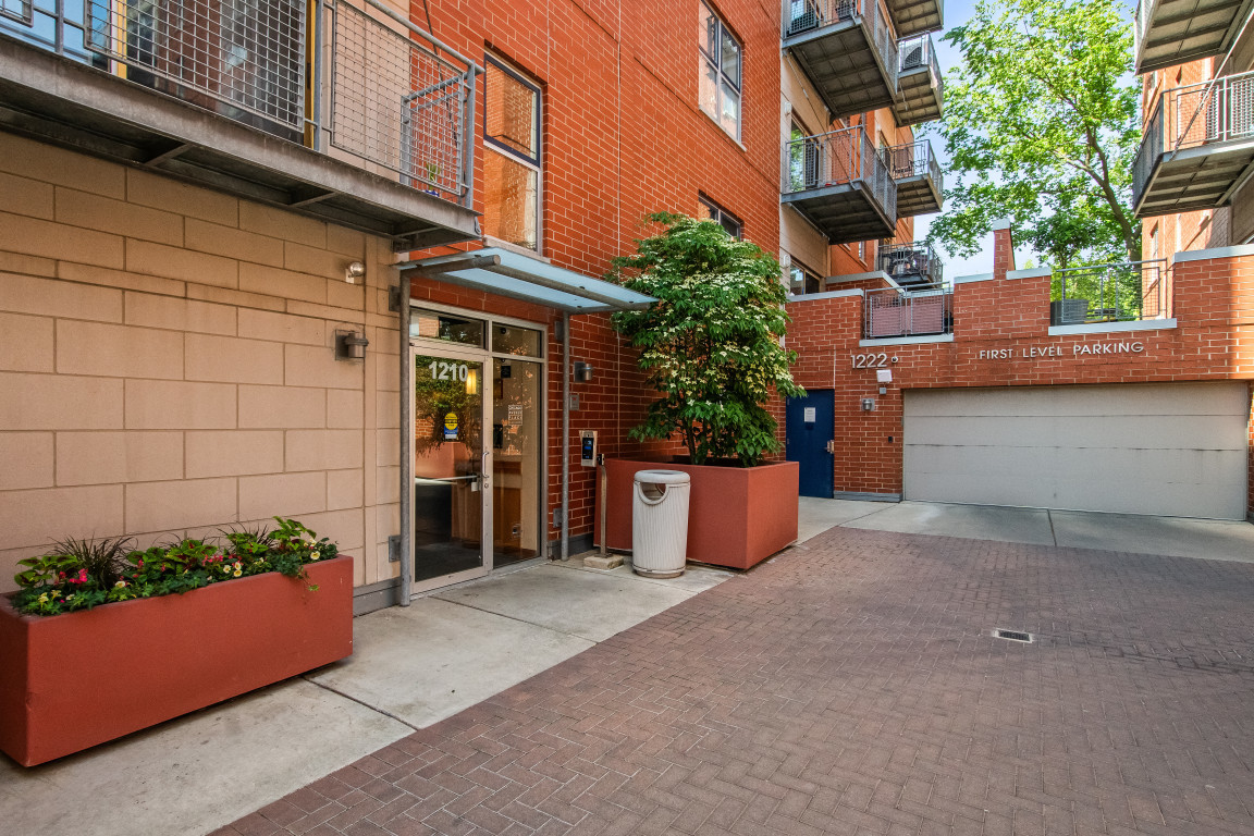 1210 Chicago Avenue Unit: 305B