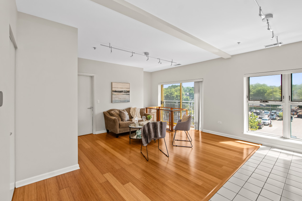 1210 Chicago Avenue Unit: 305B