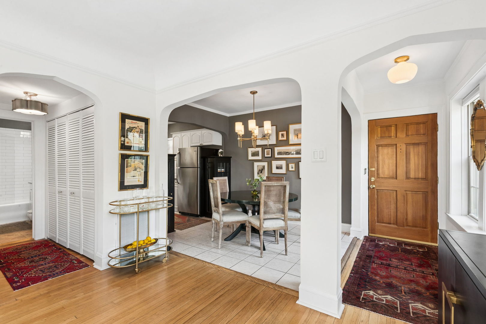 1956 W Melrose Street Unit: 202