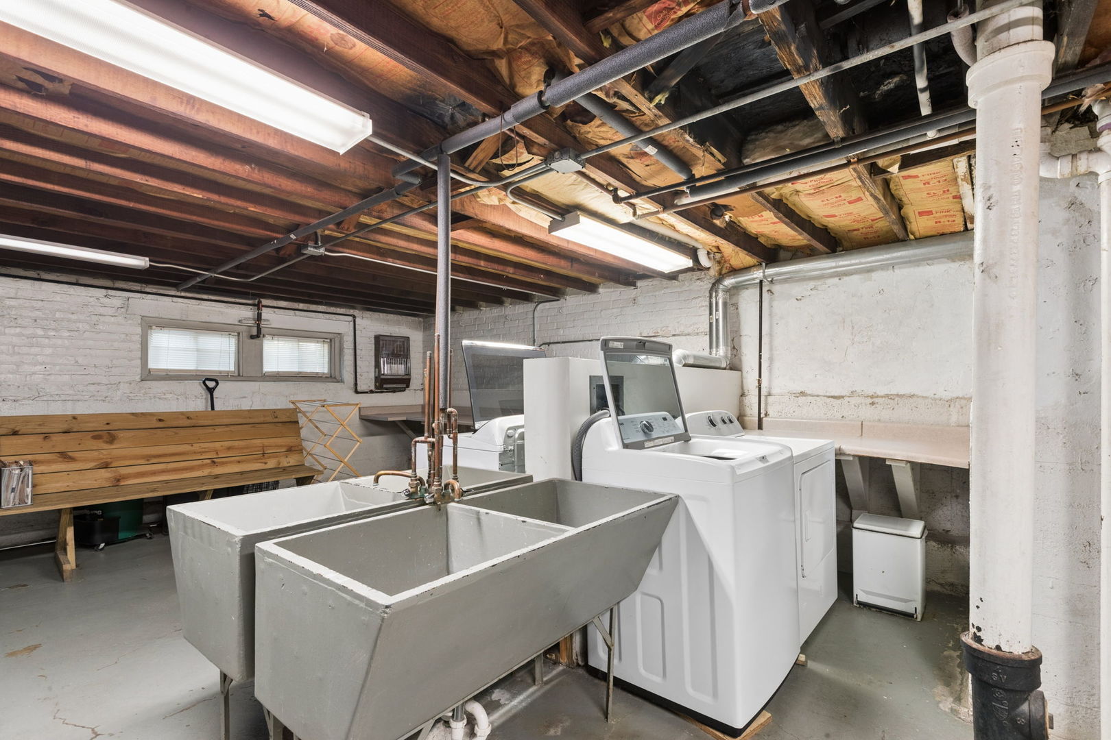 1956 W Melrose Street Unit: 202