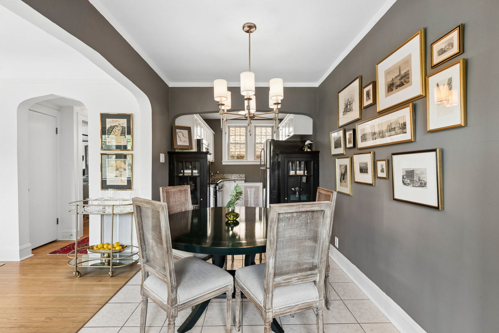 1956 W Melrose Street Unit: 202