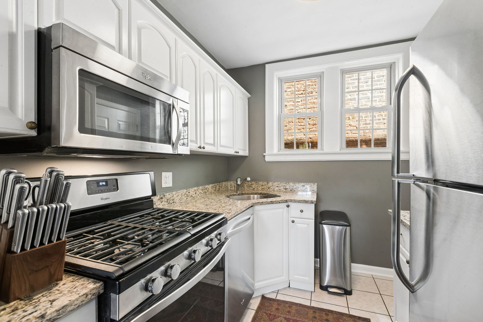 1956 W Melrose Street Unit: 202