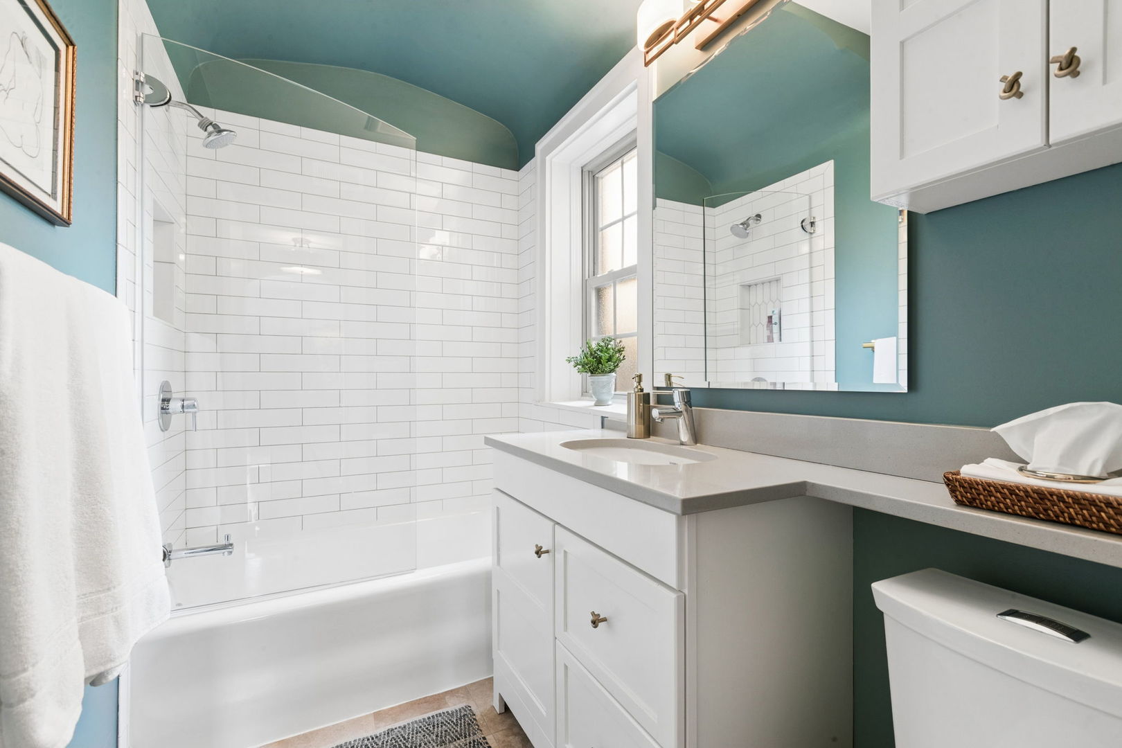 1956 W Melrose Street Unit: 202