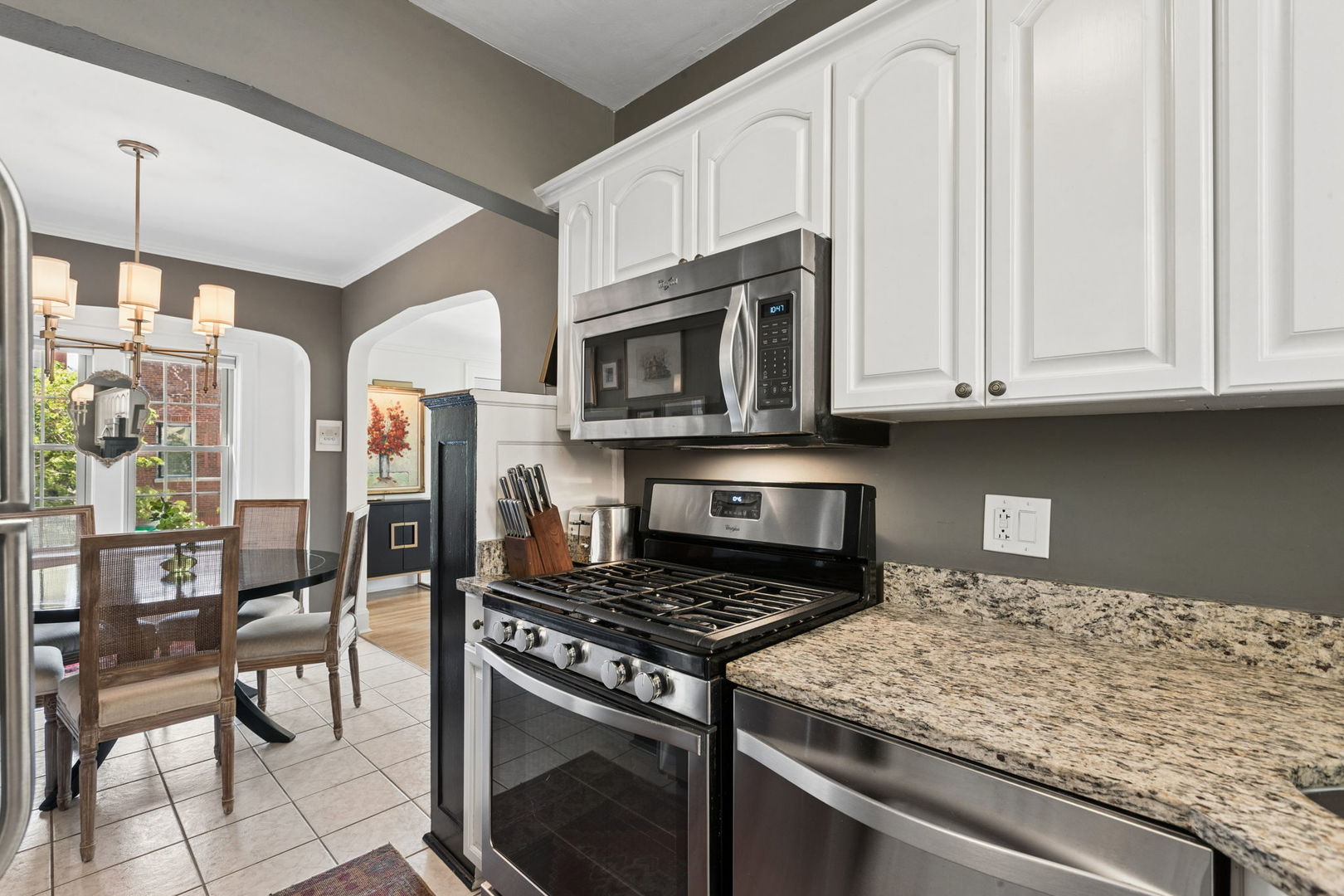 1956 W Melrose Street Unit: 202