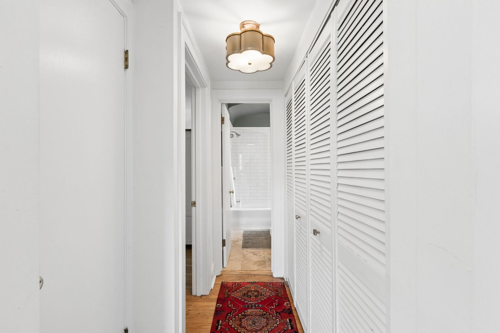 1956 W Melrose Street Unit: 202