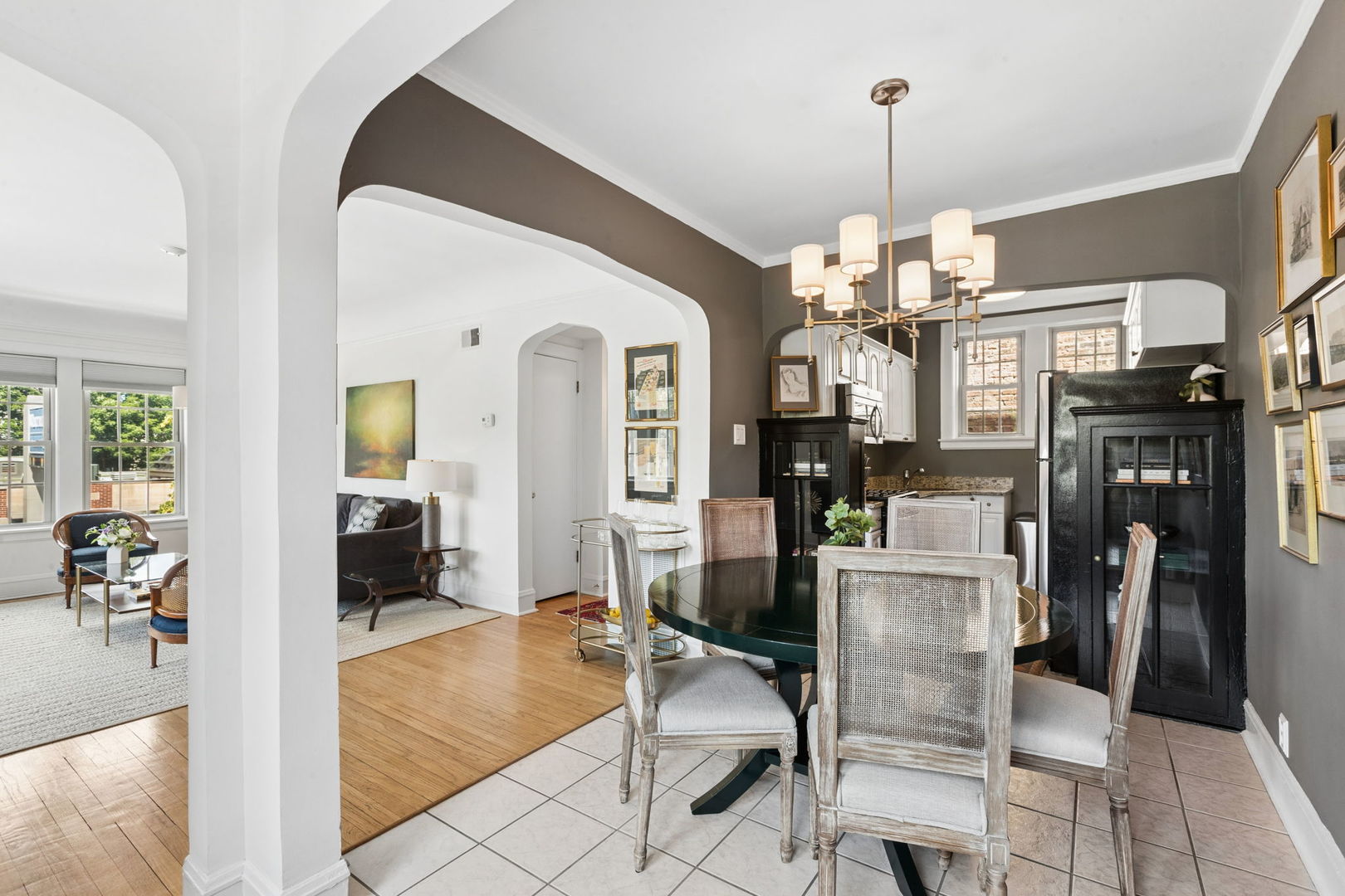 1956 W Melrose Street Unit: 202