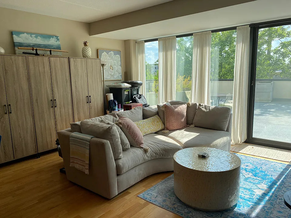 900 Chicago Avenue Unit: 316