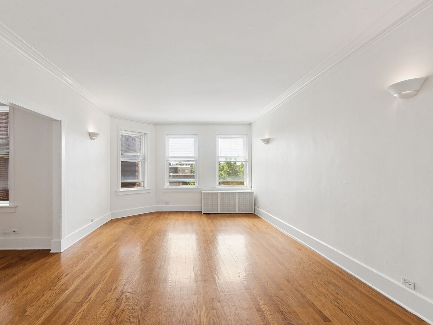 1044 W Balmoral Avenue Unit: 4C