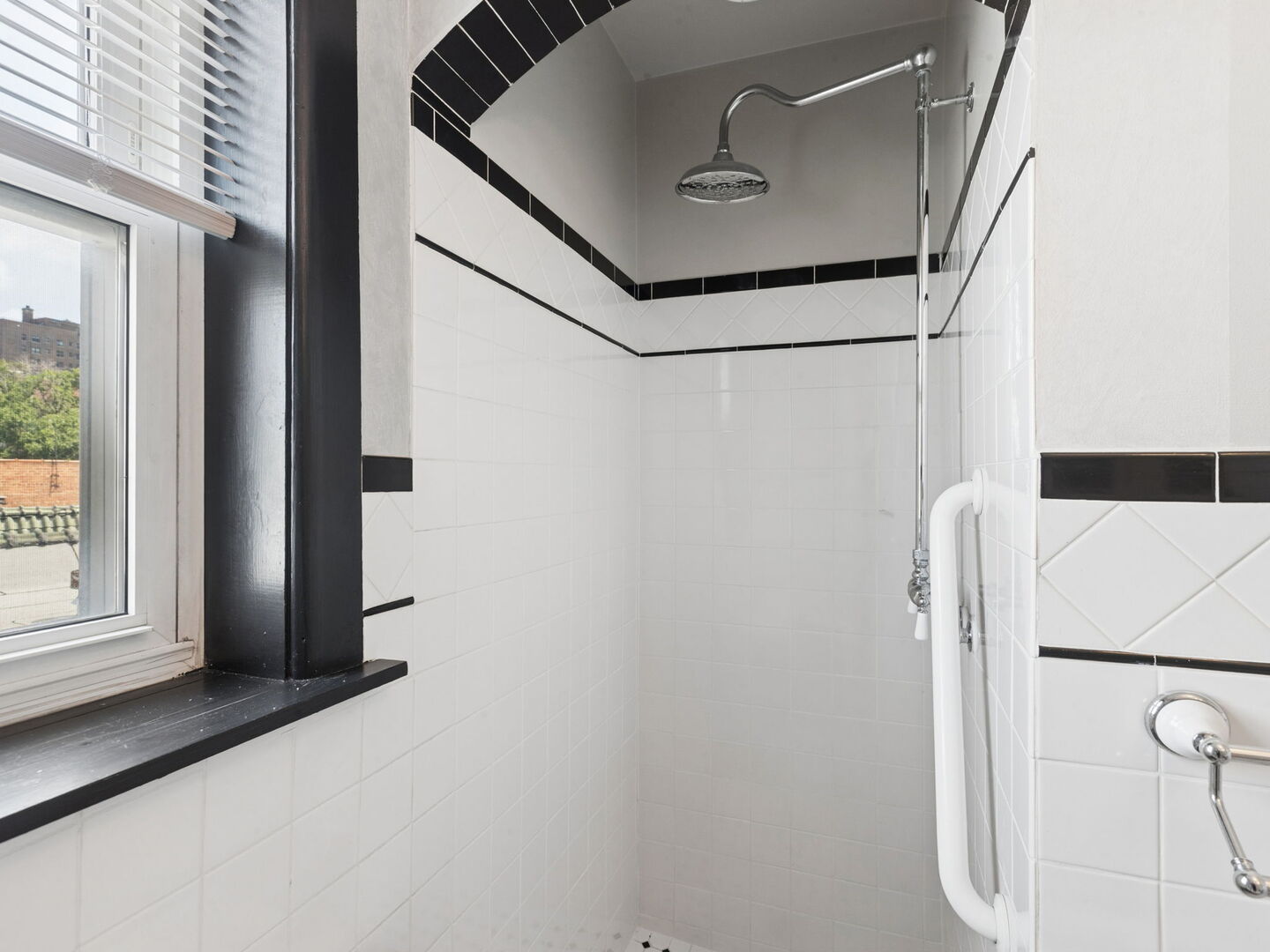 1044 W Balmoral Avenue Unit: 4C