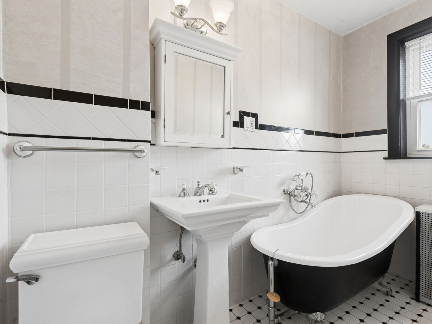 1044 W Balmoral Avenue Unit: 4C