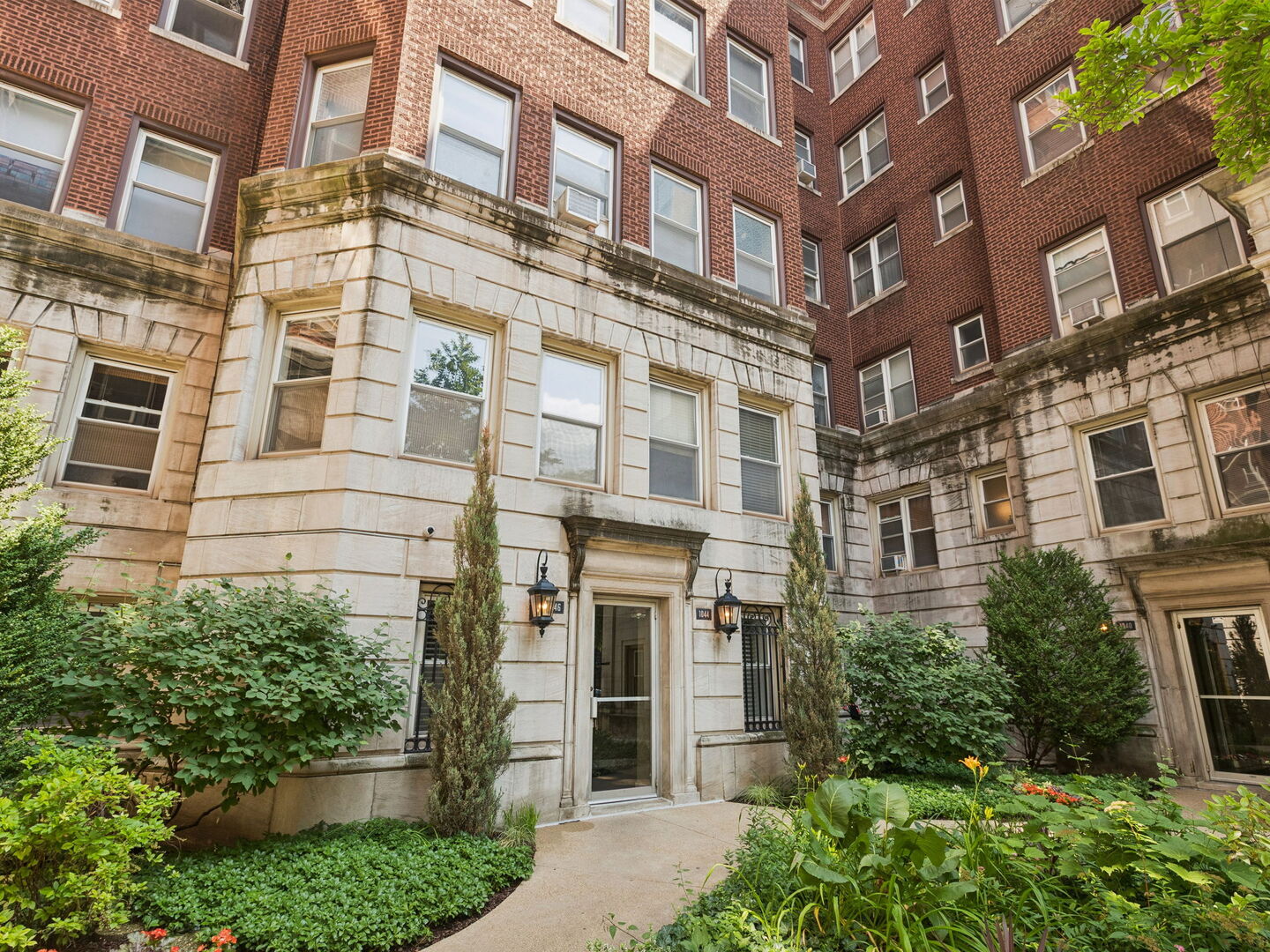 1044 W Balmoral Avenue Unit: 4C