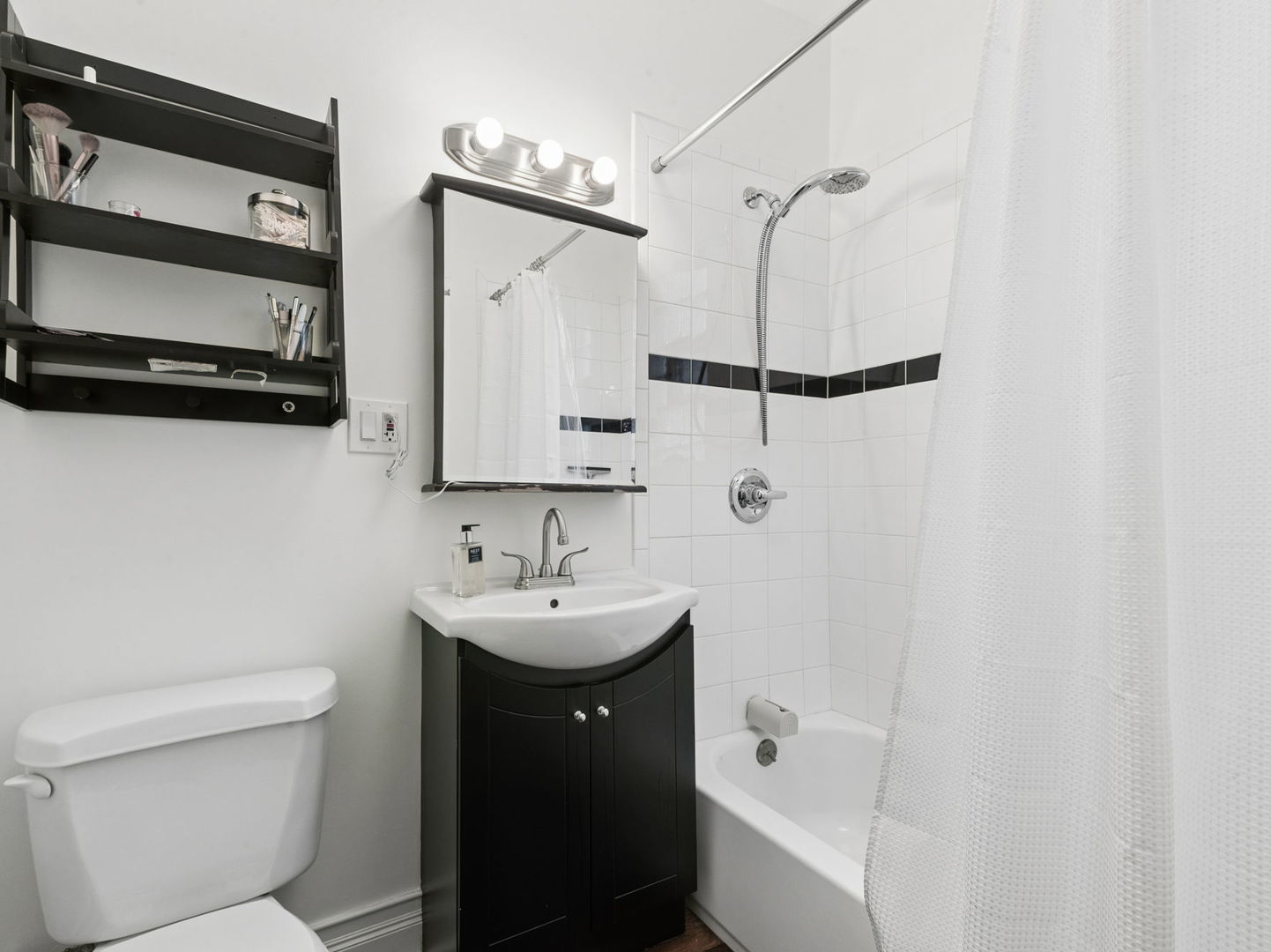 7358 N Damen Avenue Unit: 2N