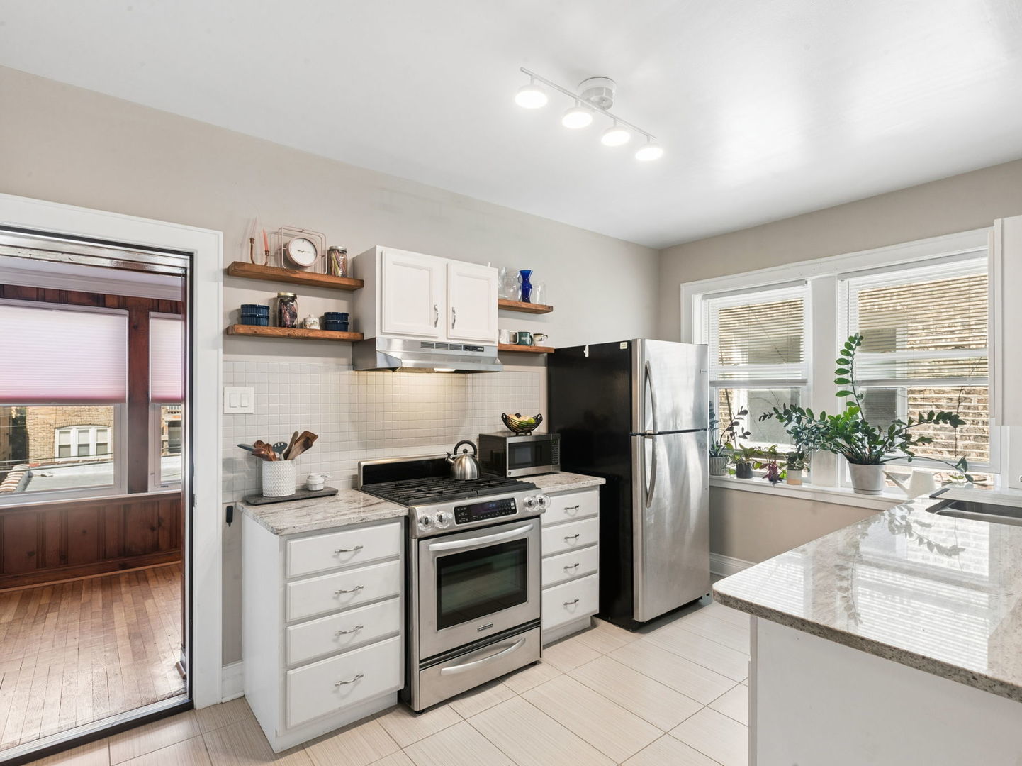 7358 N Damen Avenue Unit: 2N