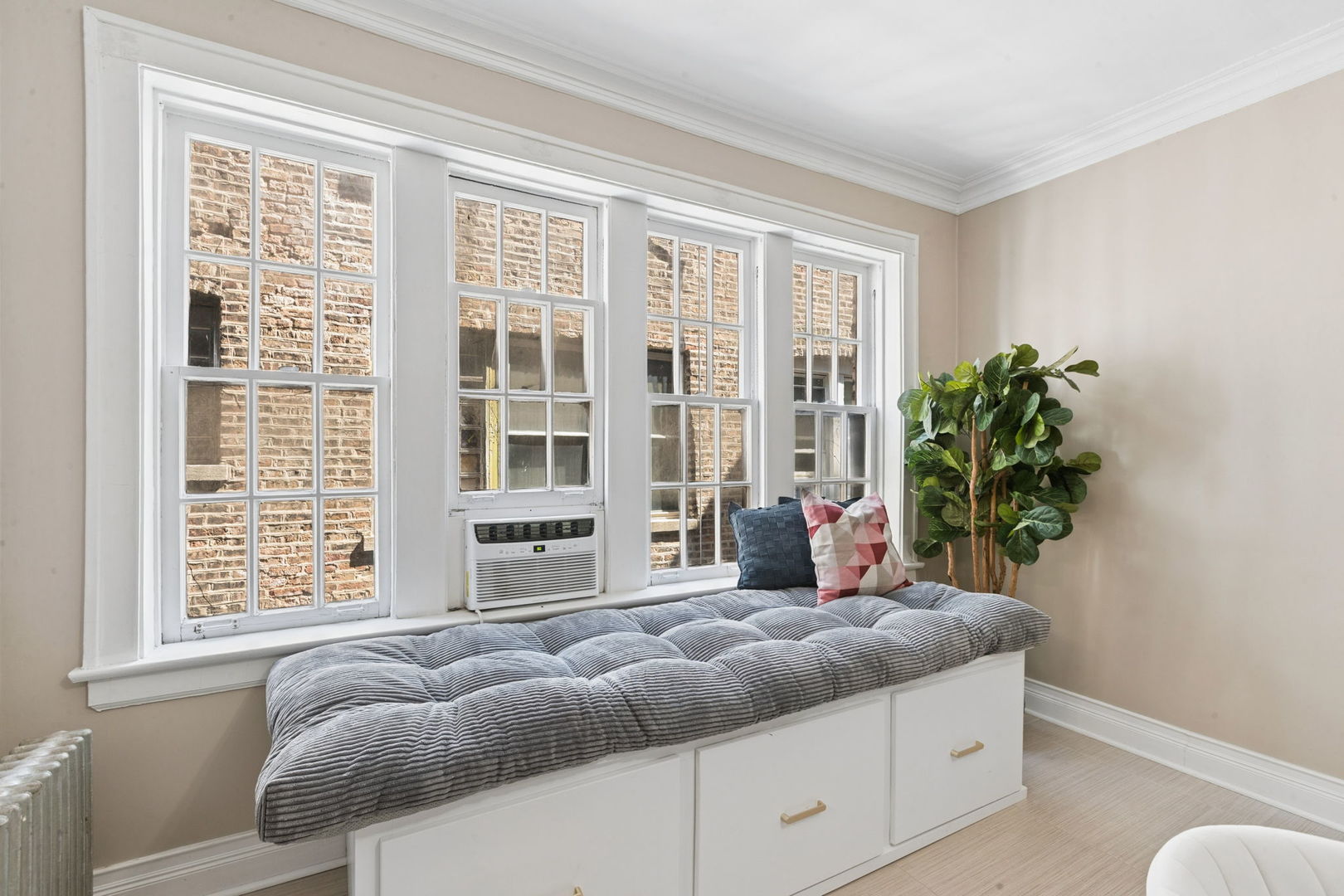 7358 N Damen Avenue Unit: 2N