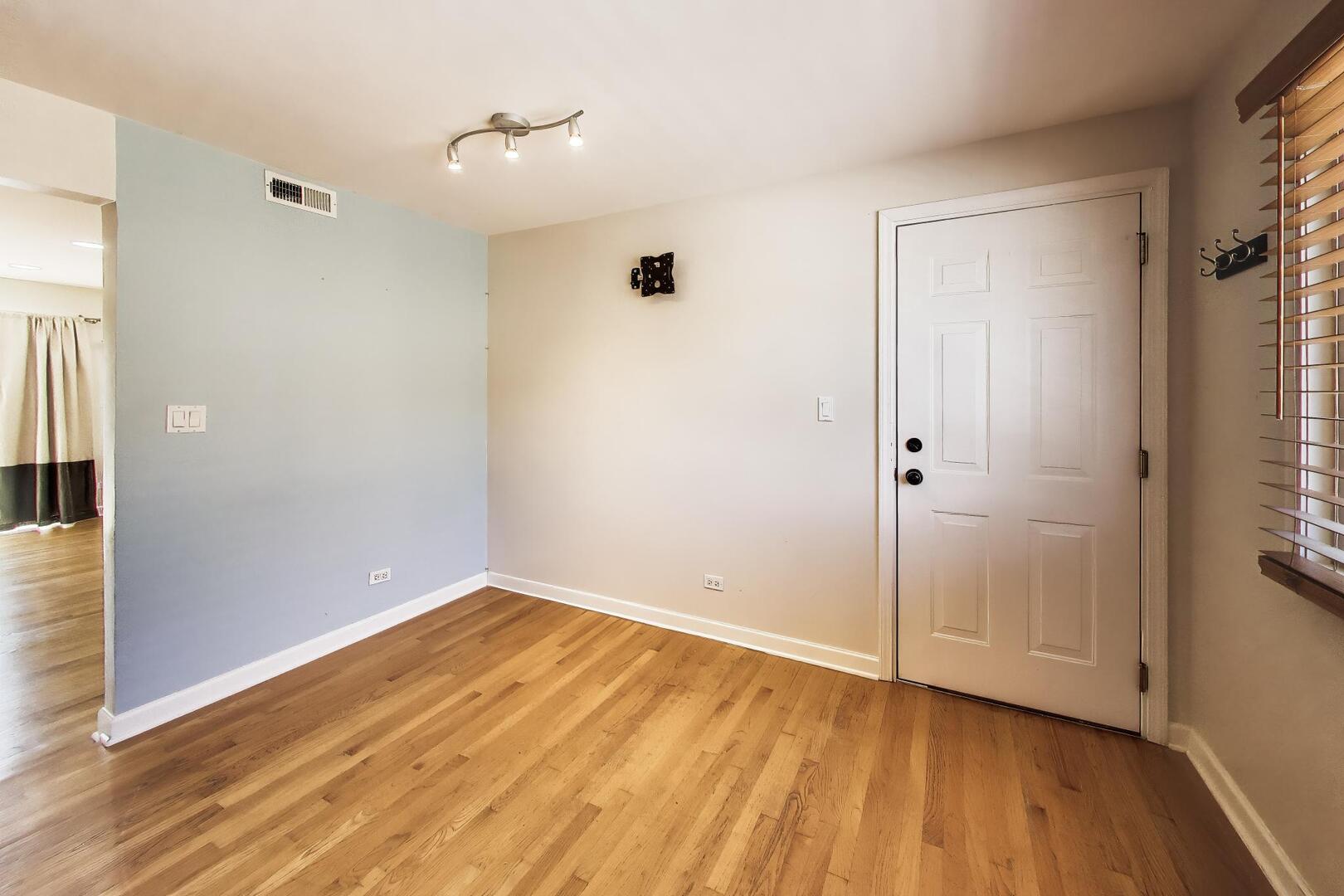 717 Seward Street Unit: 3E