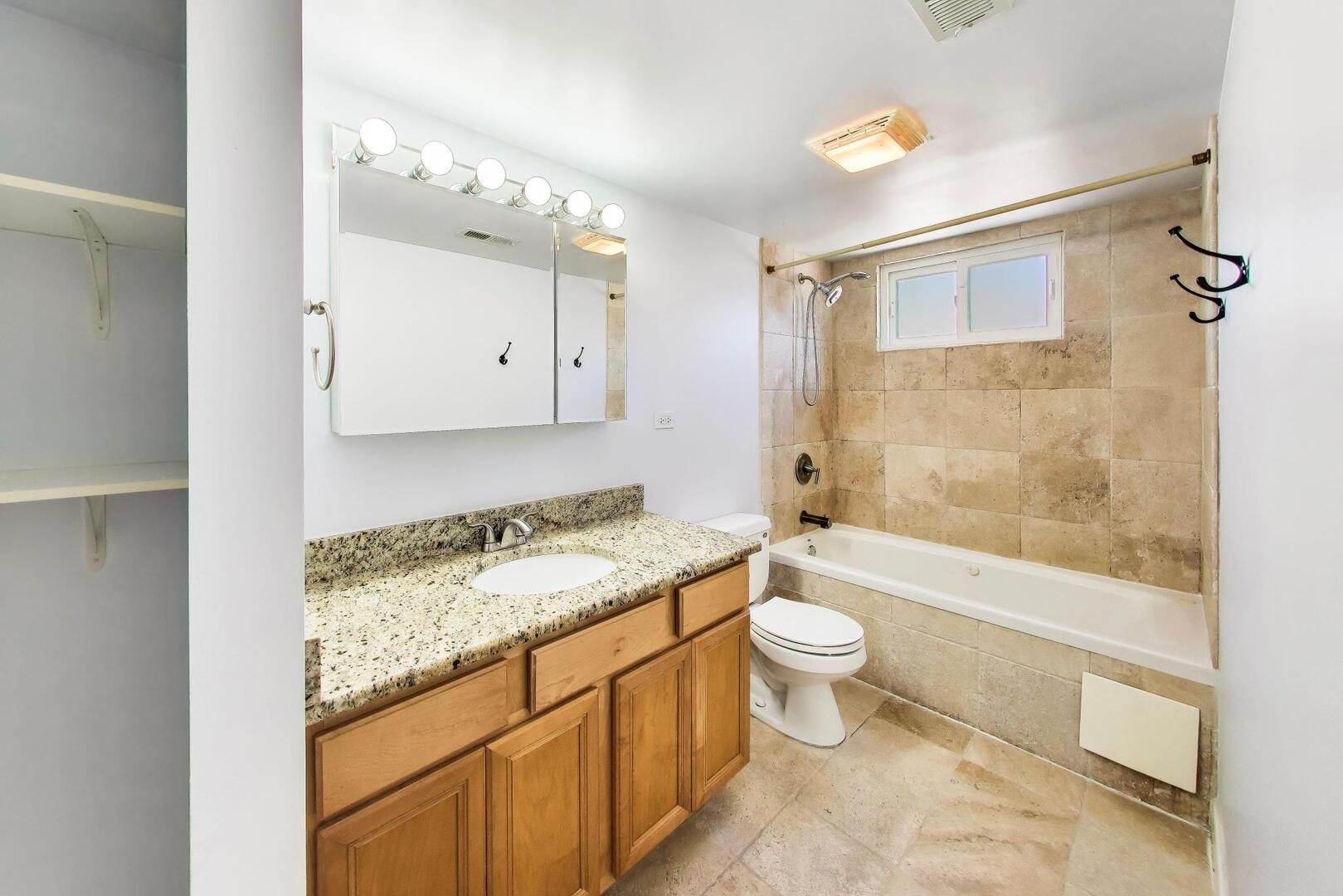 717 Seward Street Unit: 3E