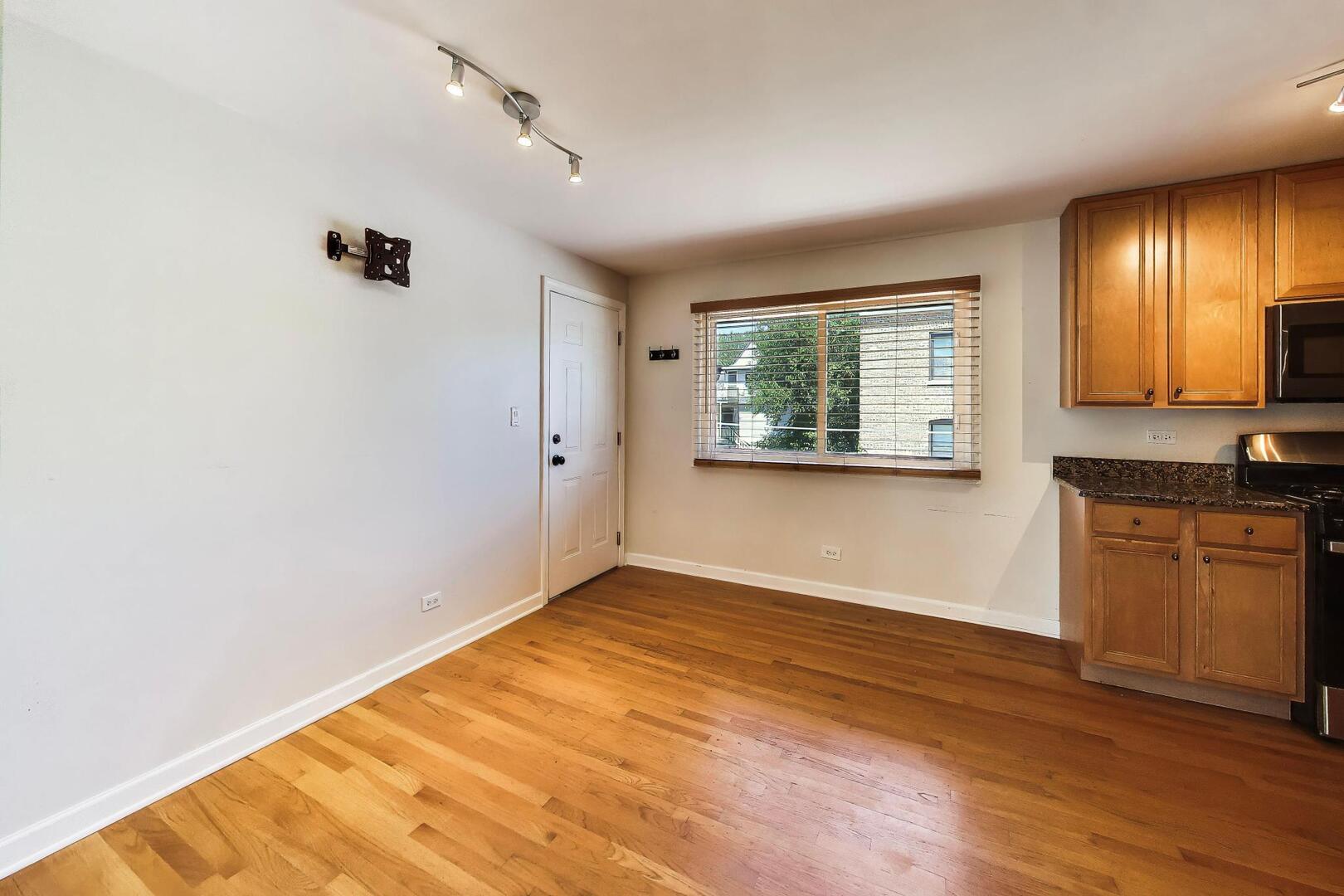 717 Seward Street Unit: 3E