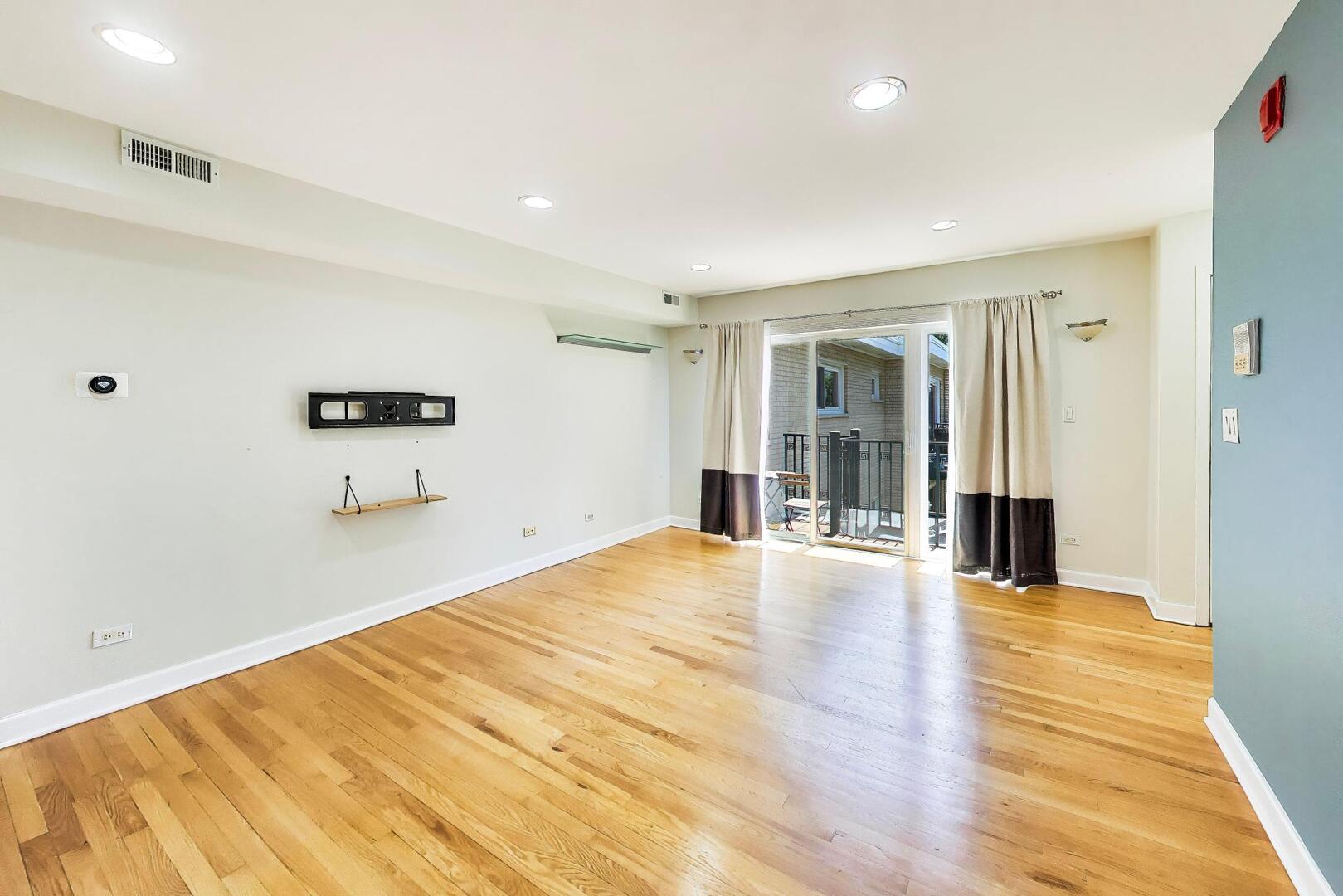 717 Seward Street Unit: 3E