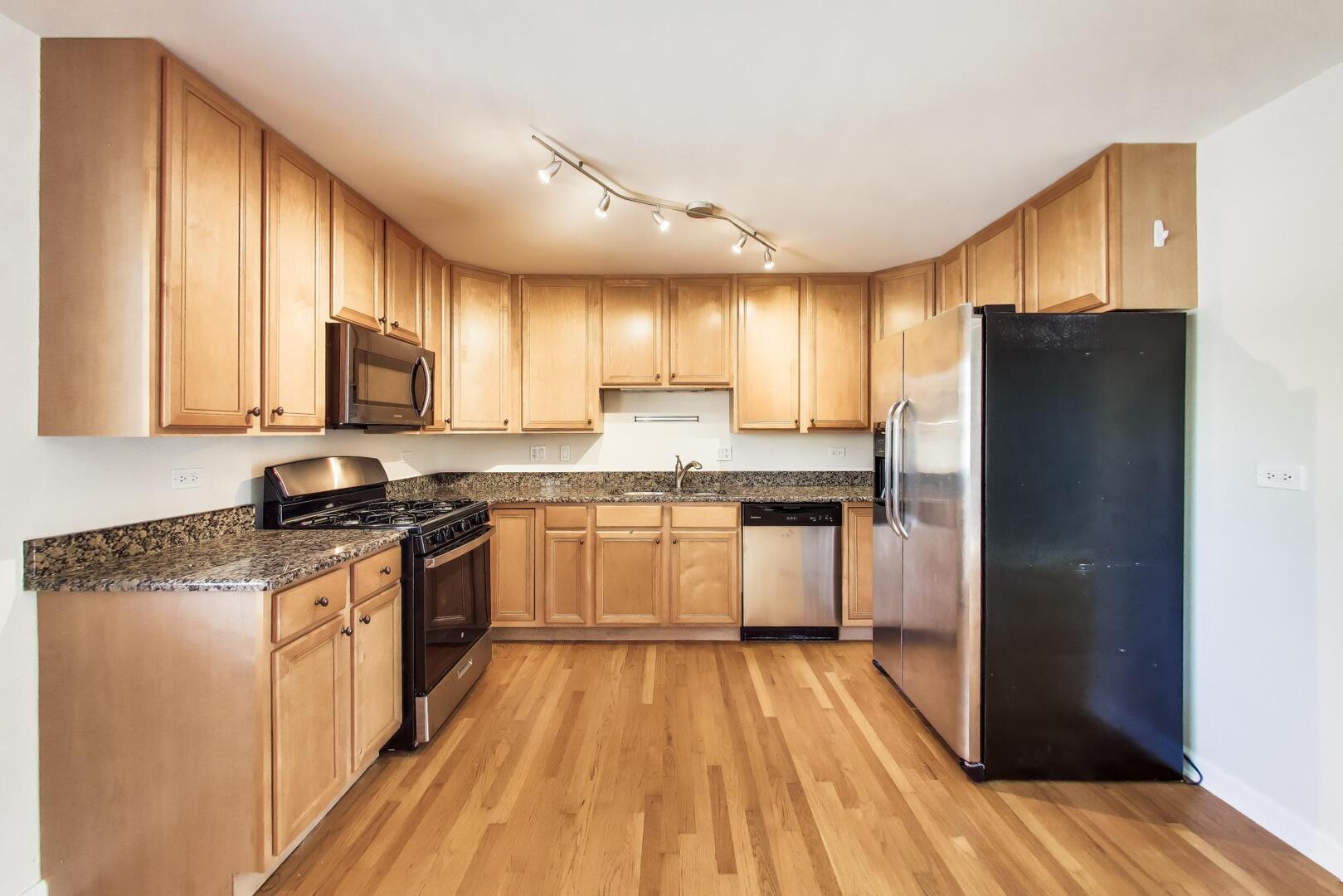 717 Seward Street Unit: 3E