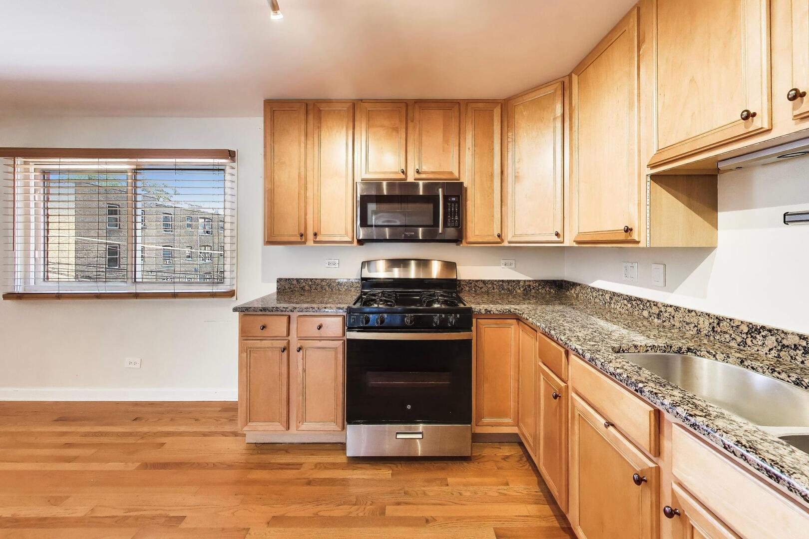 717 Seward Street Unit: 3E