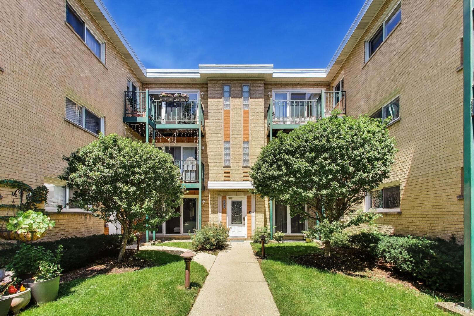 717 Seward Street Unit: 3E
