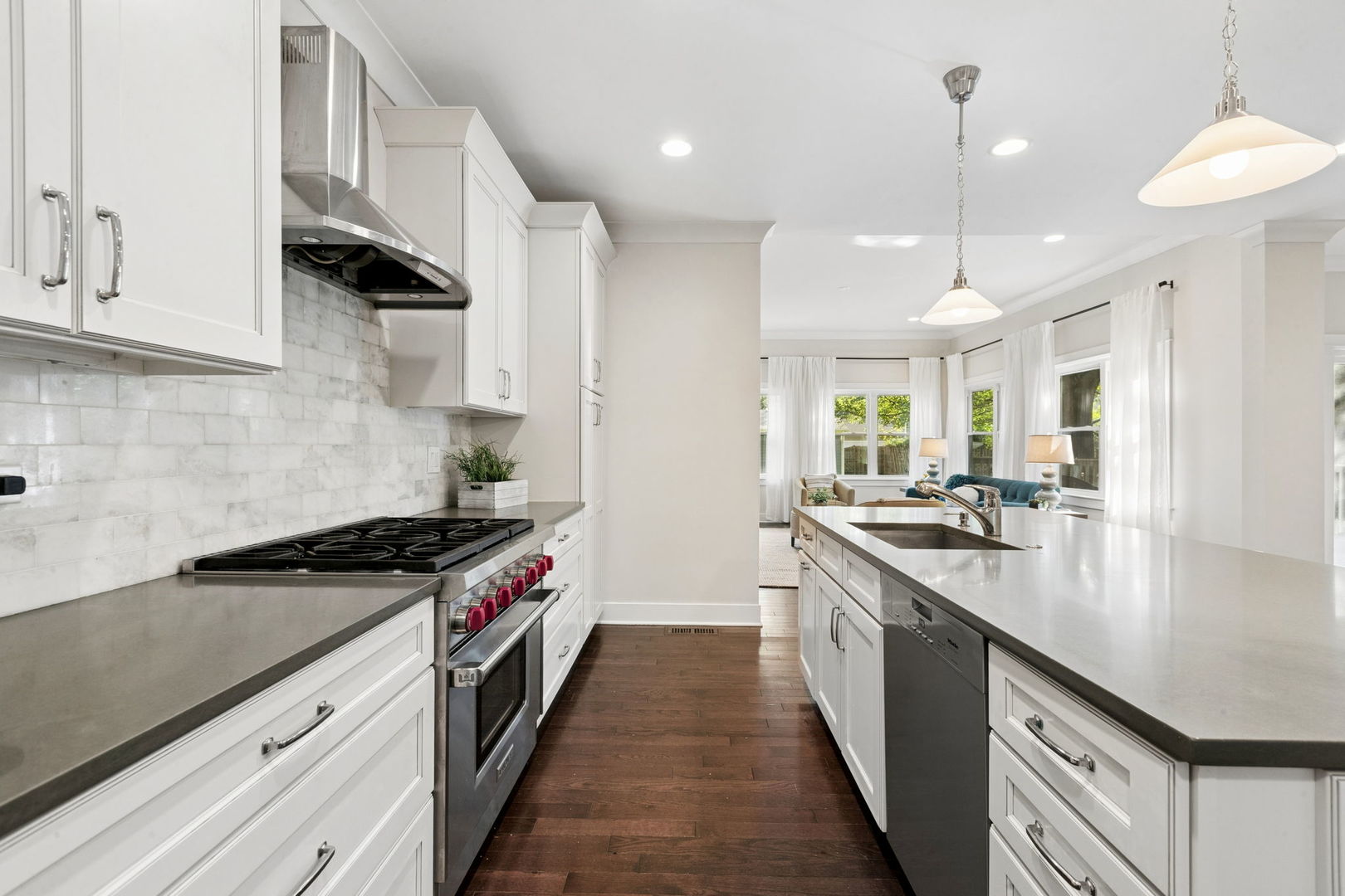 2412 Noyes Street