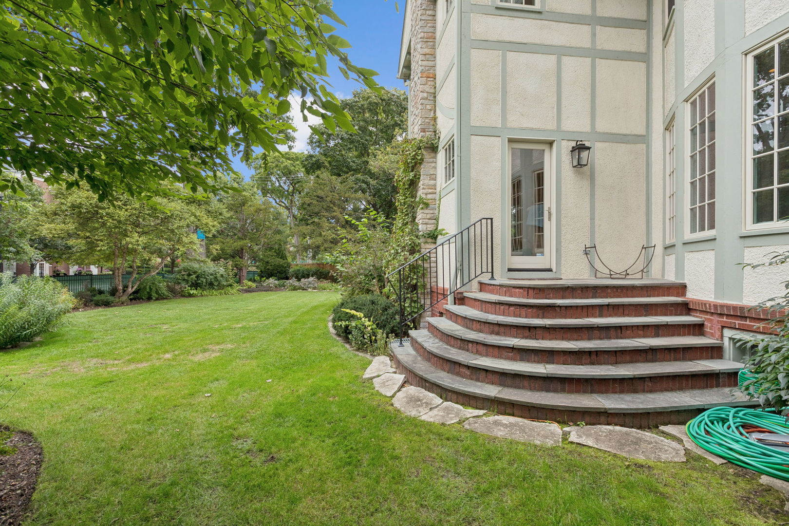 2423 Harrison Street