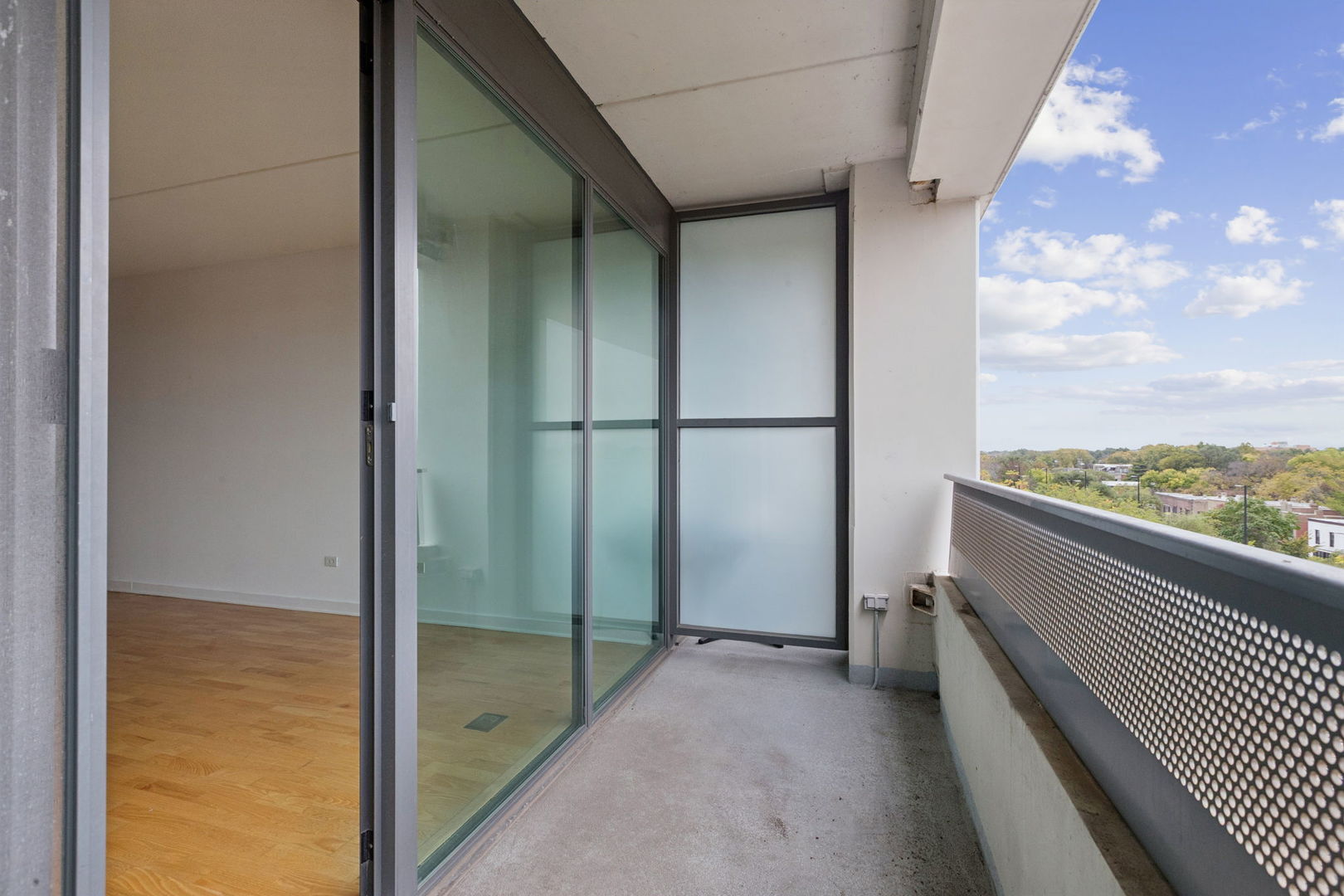 900 Chicago Avenue Unit: 616