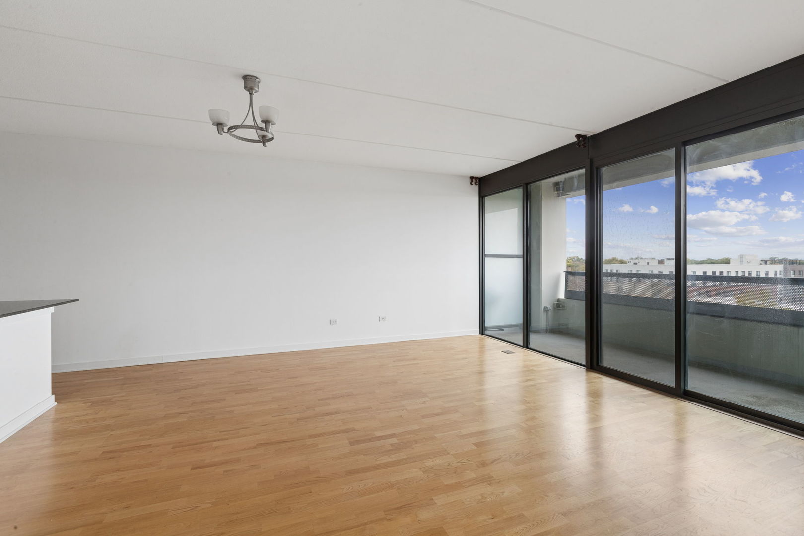 900 Chicago Avenue Unit: 616