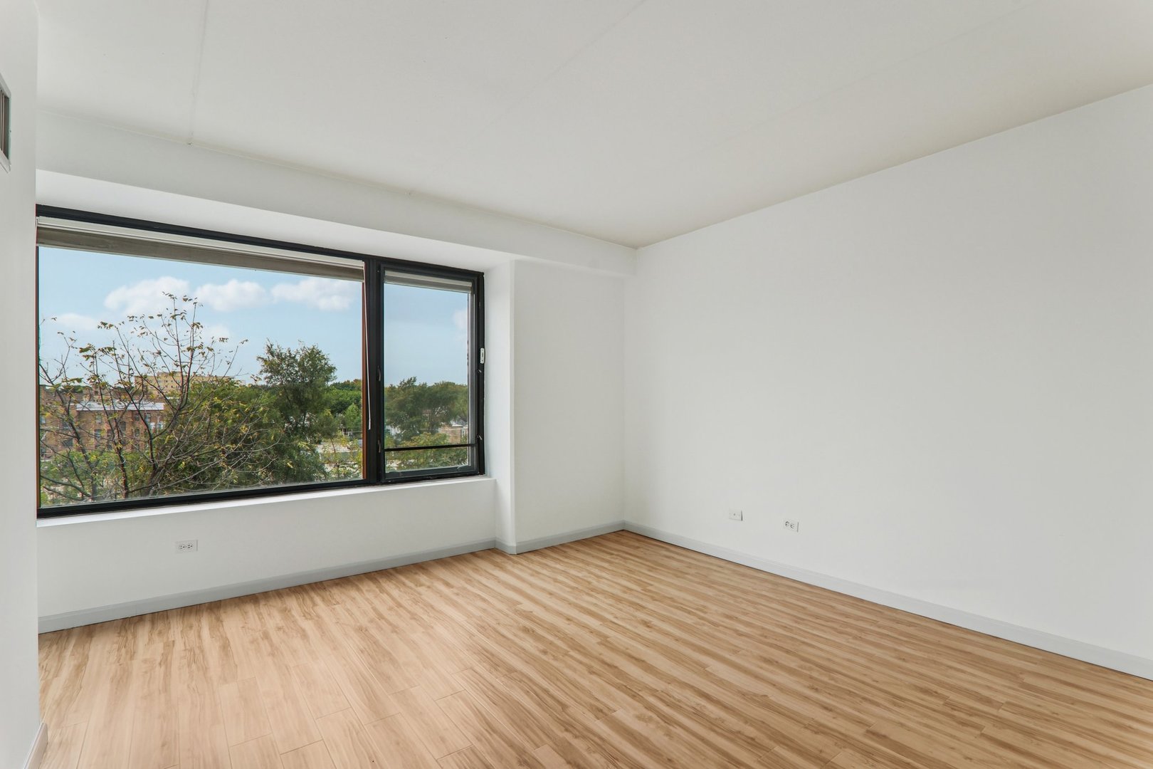 900 Chicago Avenue Unit: 616