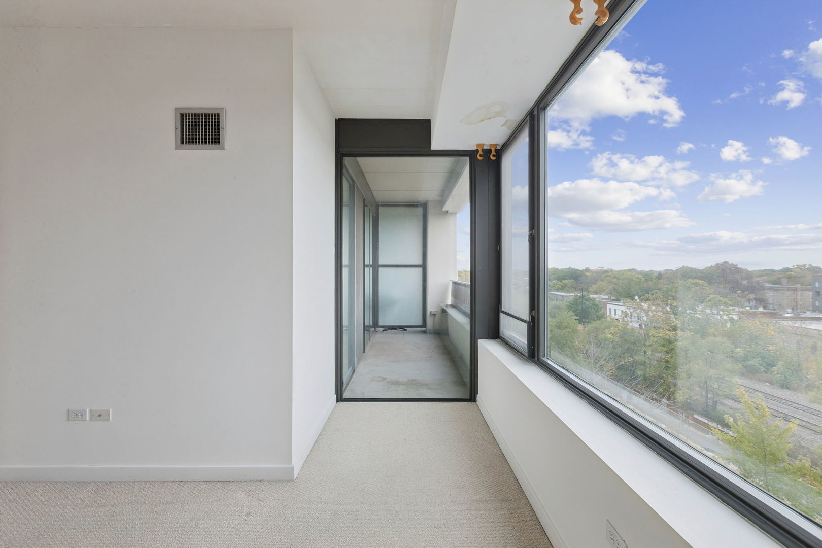 900 Chicago Avenue Unit: 616