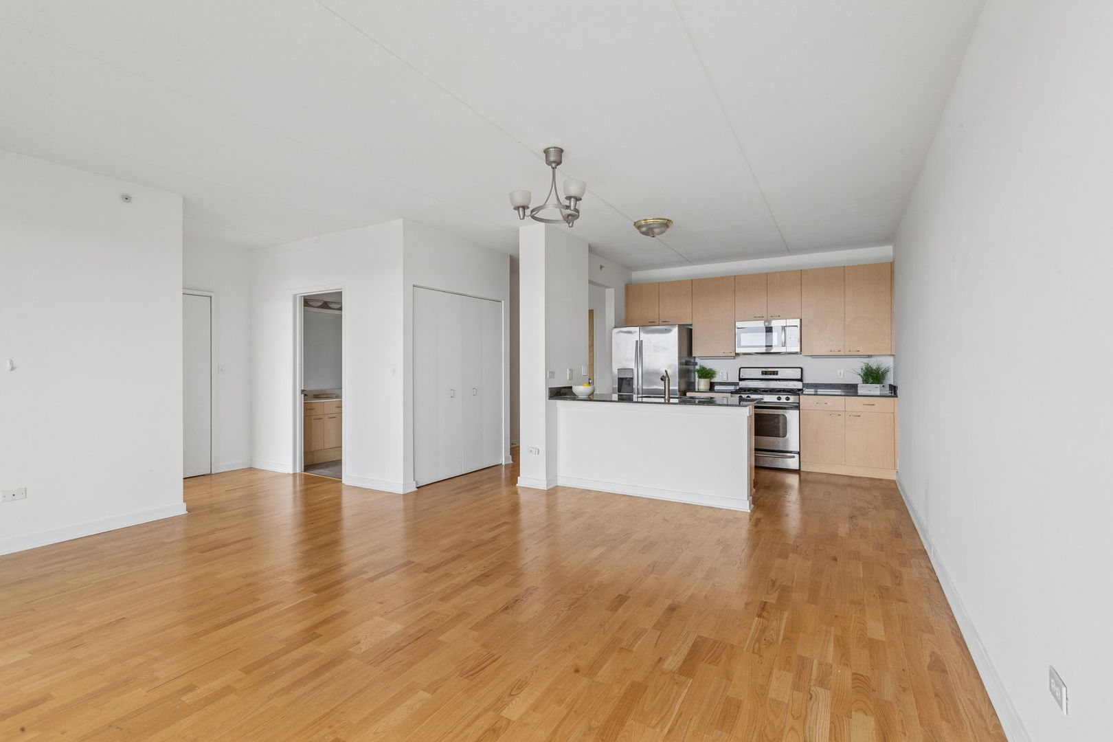 900 Chicago Avenue Unit: 616