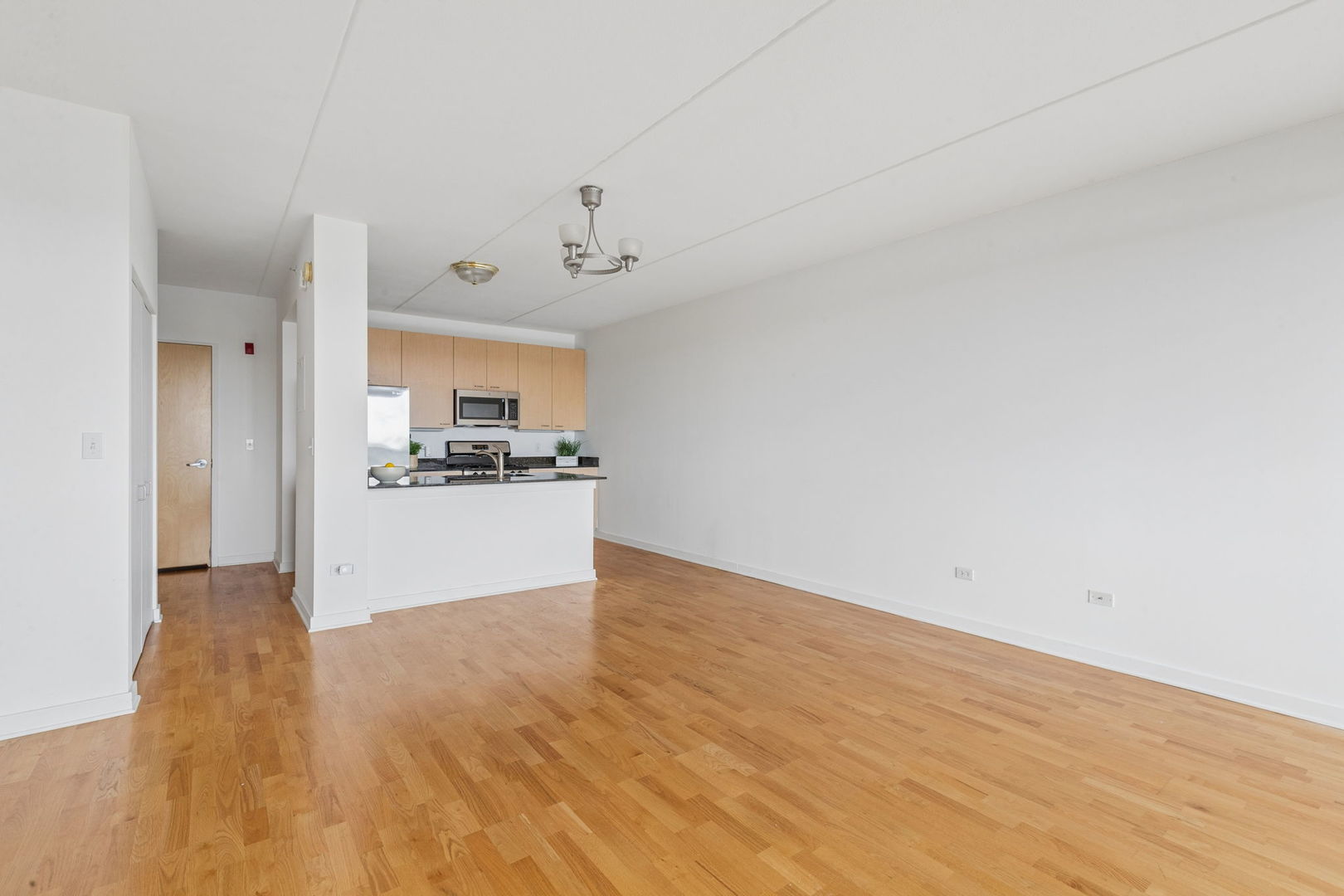 900 Chicago Avenue Unit: 616