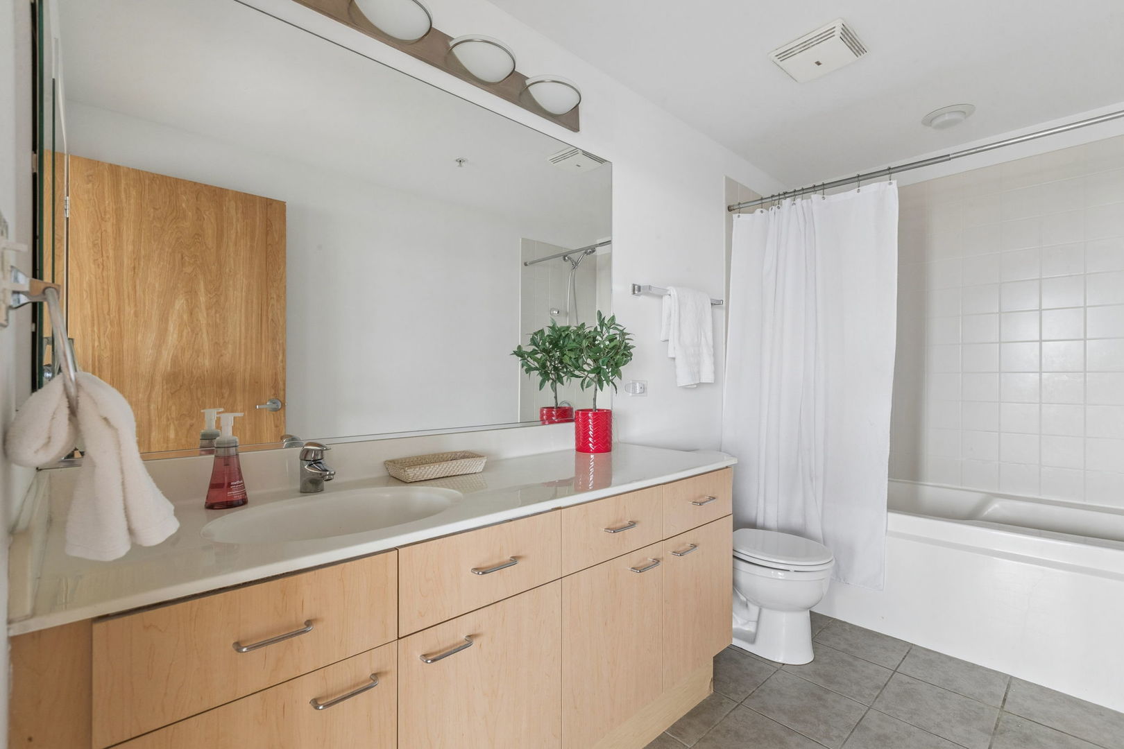 900 Chicago Avenue Unit: 616