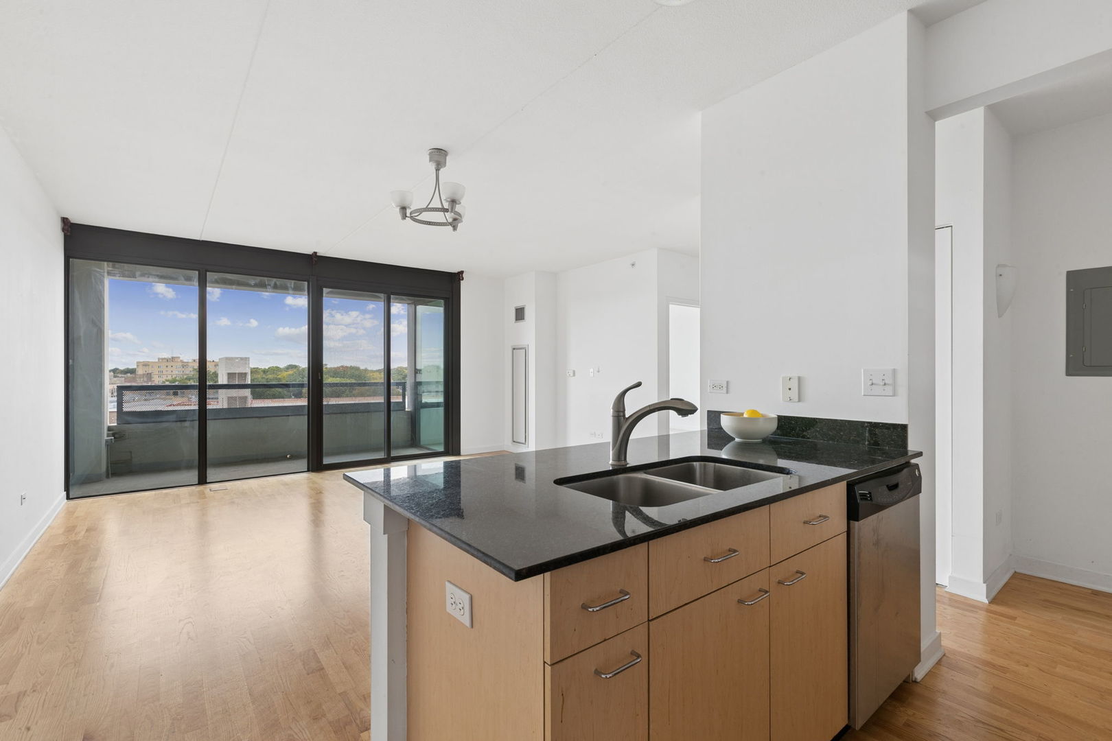 900 Chicago Avenue Unit: 616