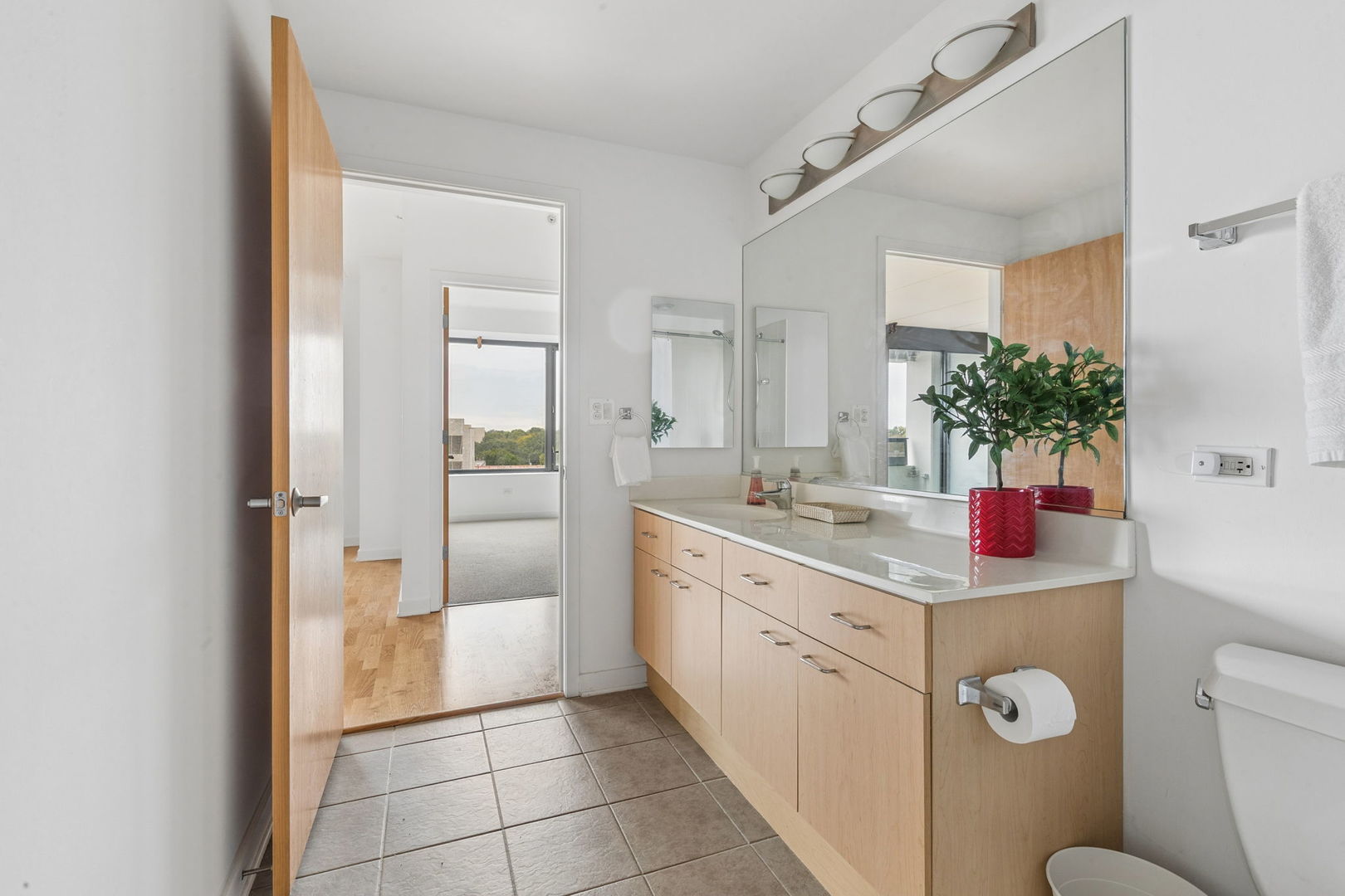 900 Chicago Avenue Unit: 616