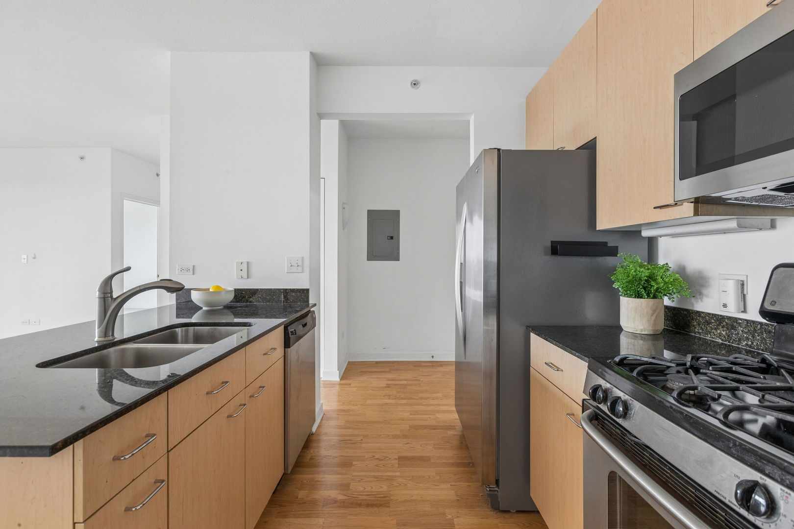 900 Chicago Avenue Unit: 616