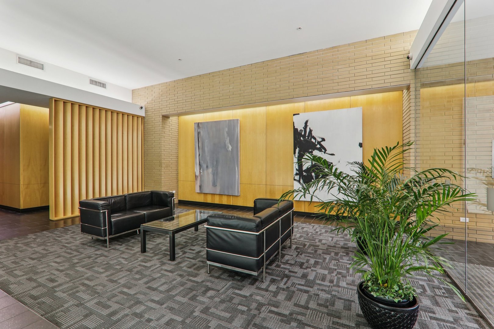 900 Chicago Avenue Unit: 616
