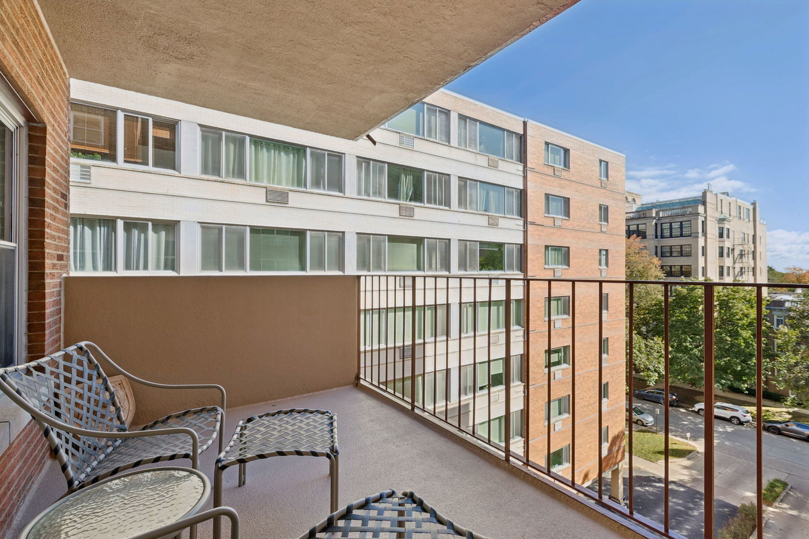 1508 Hinman Avenue Unit: 6D