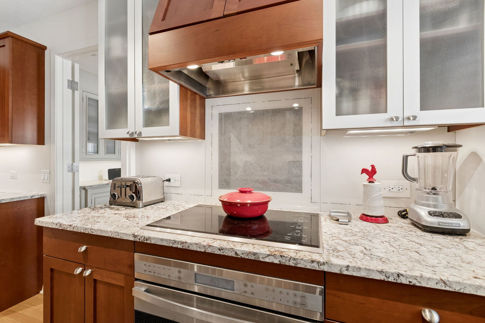 1508 Hinman Avenue Unit: 6D