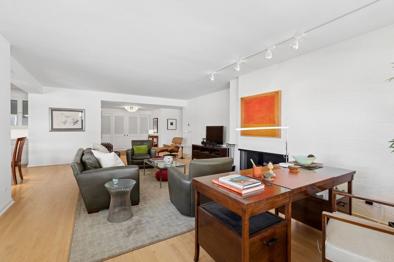 1508 Hinman Avenue Unit: 6D