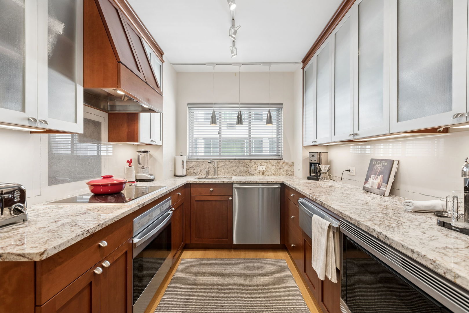 1508 Hinman Avenue Unit: 6D